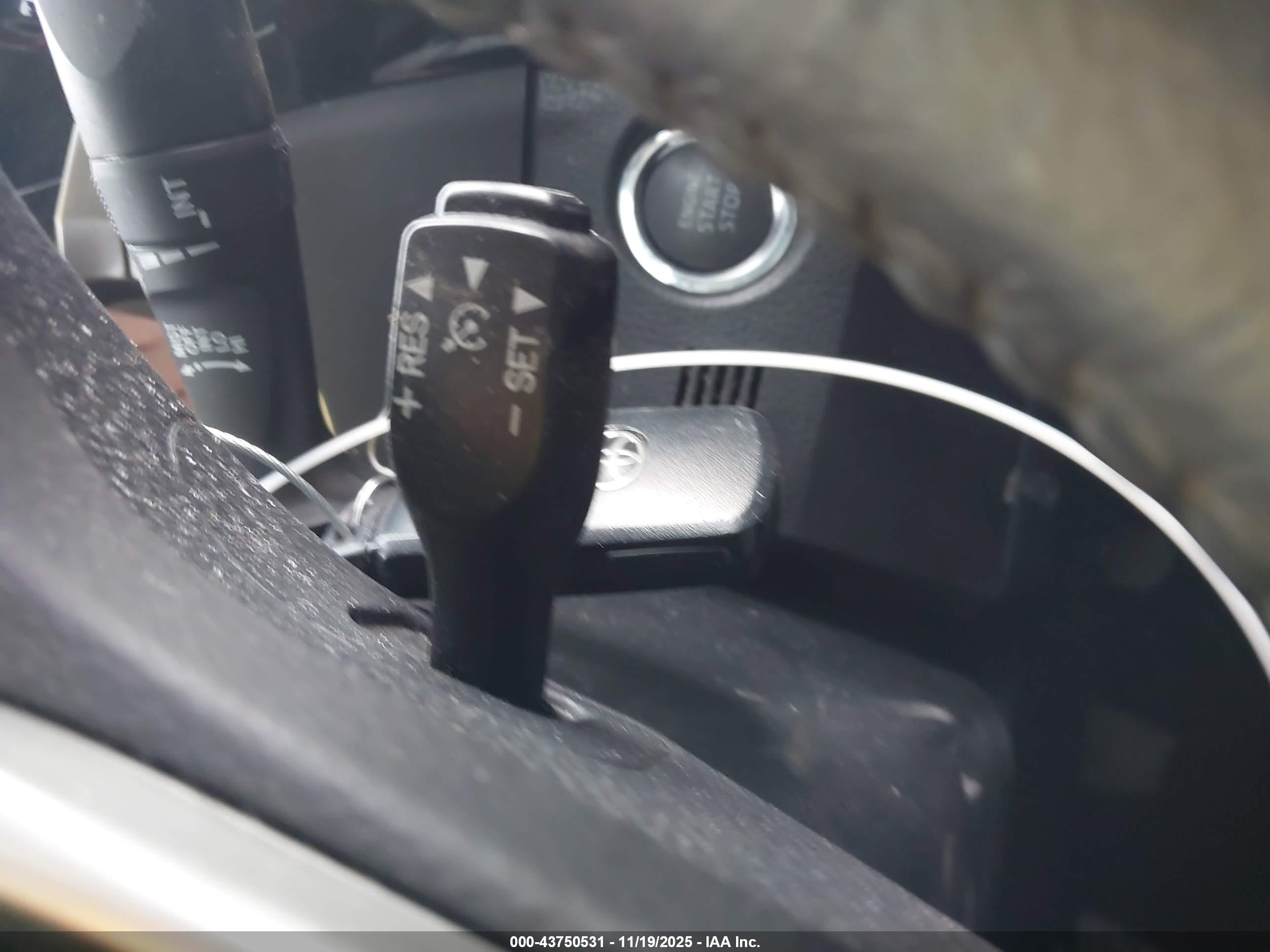 TOYOTA COROLLA image 11