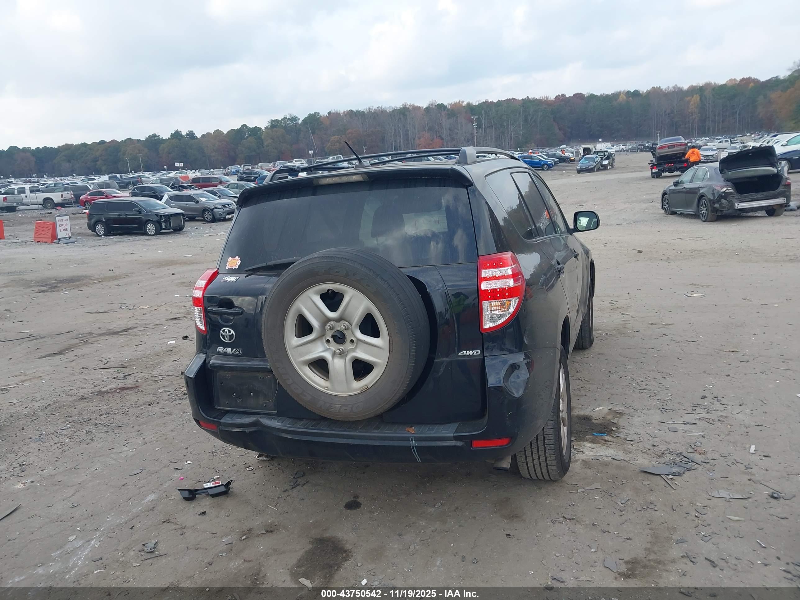 TOYOTA RAV4 image 4