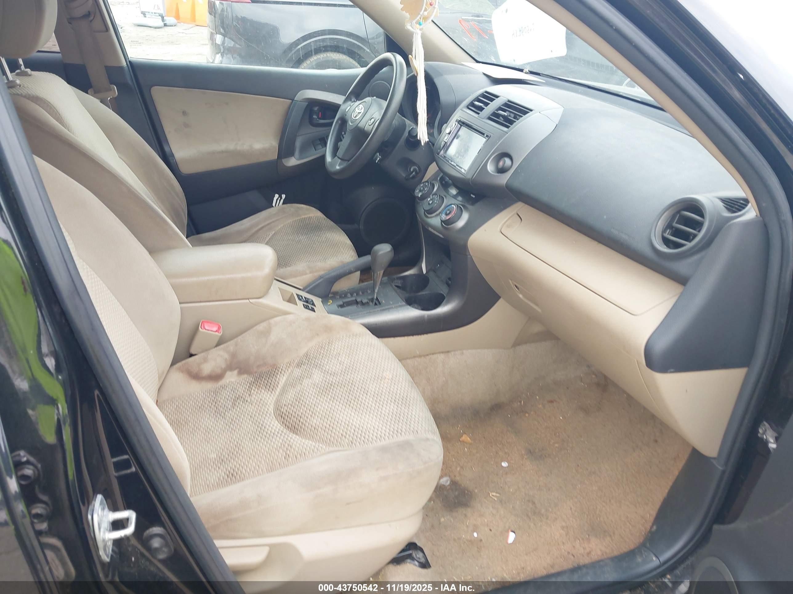 TOYOTA RAV4 image 5