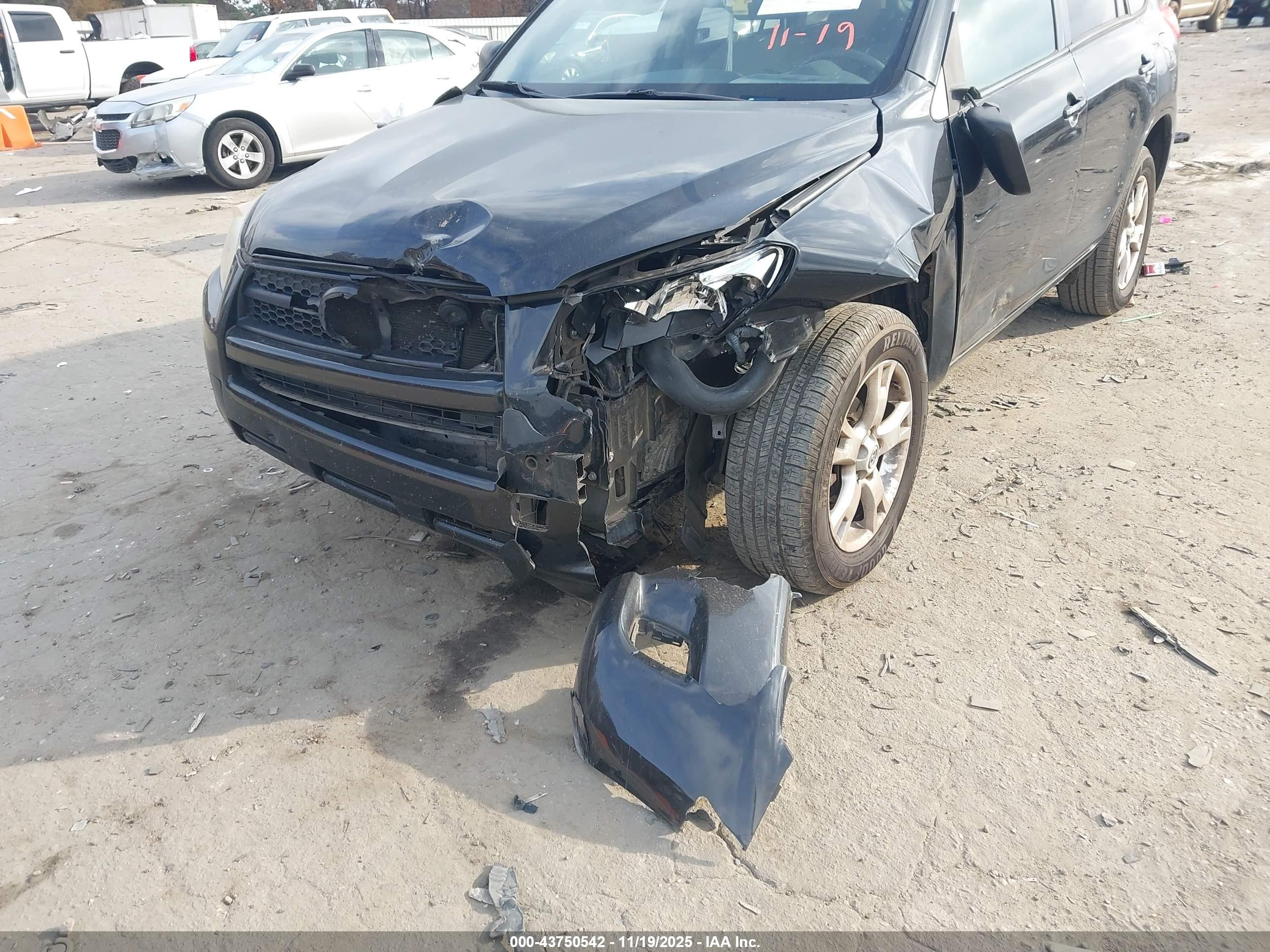 TOYOTA RAV4 image 6