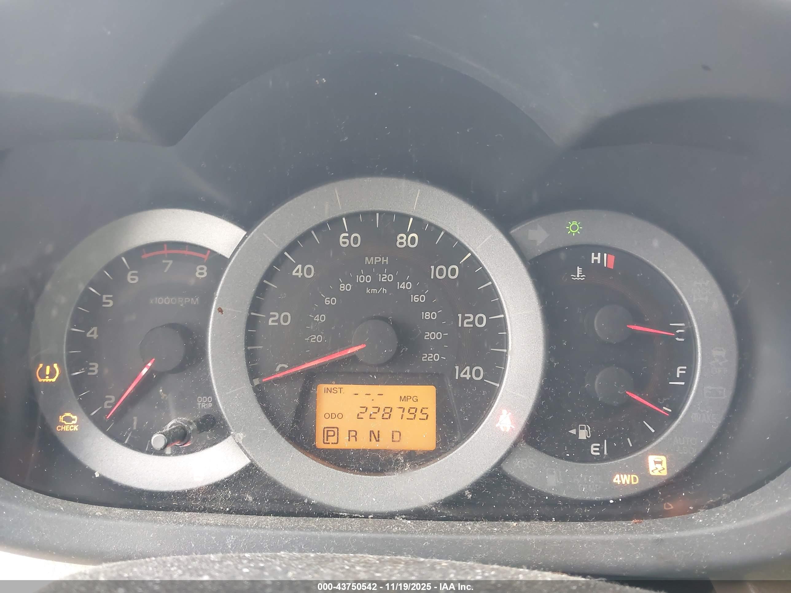 TOYOTA RAV4 image 7