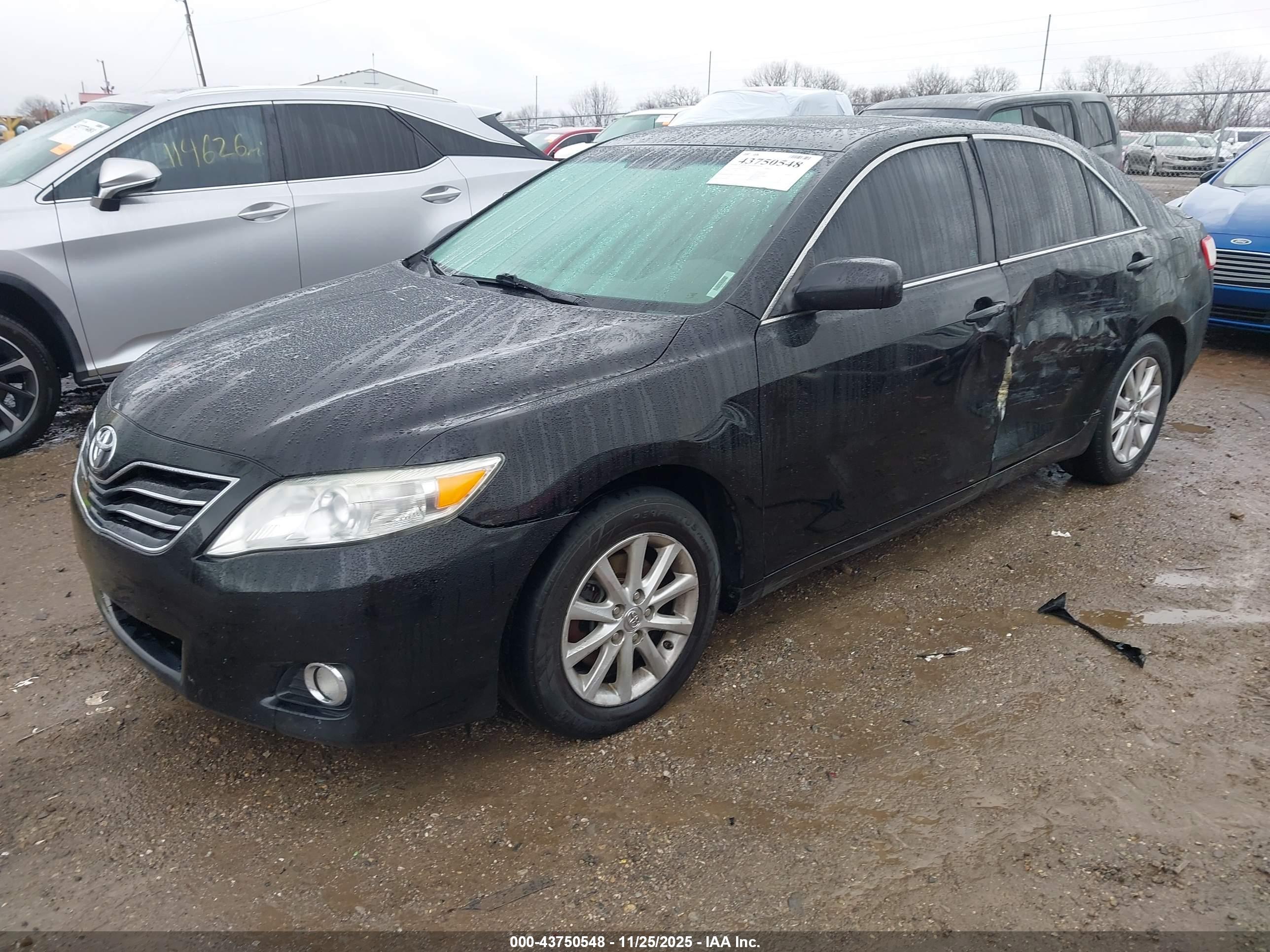 TOYOTA CAMRY image 2