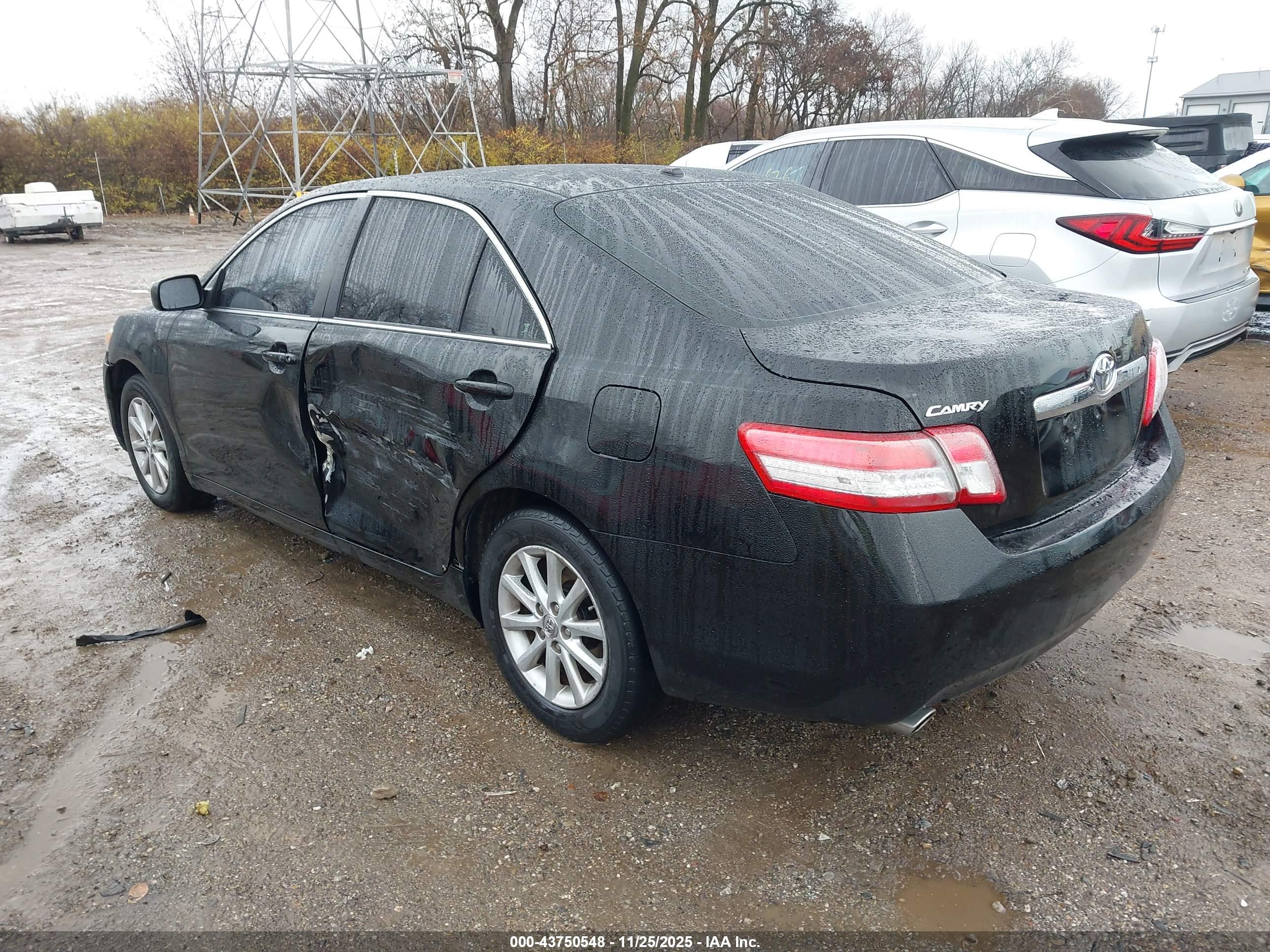 TOYOTA CAMRY image 3