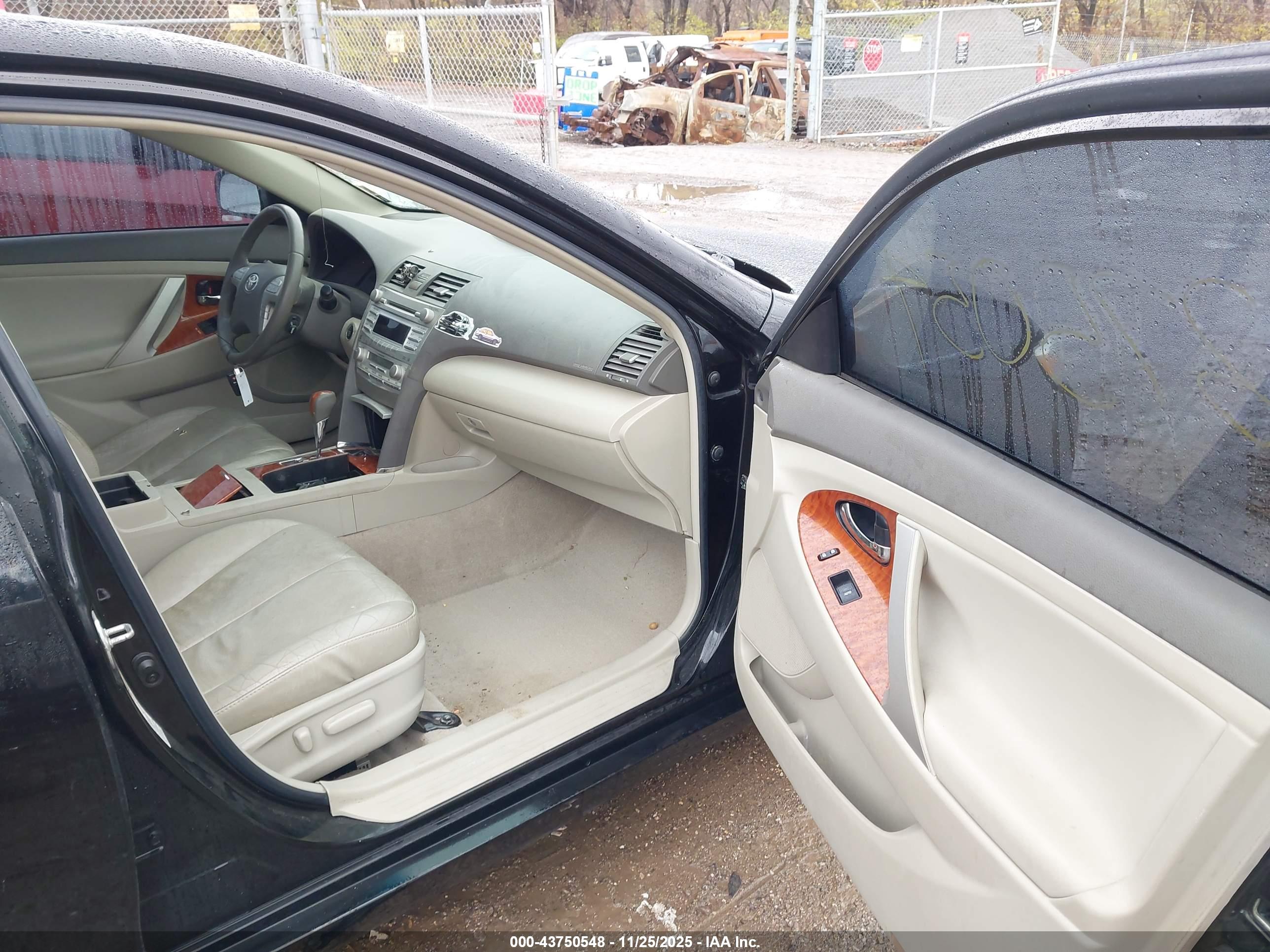 TOYOTA CAMRY image 5