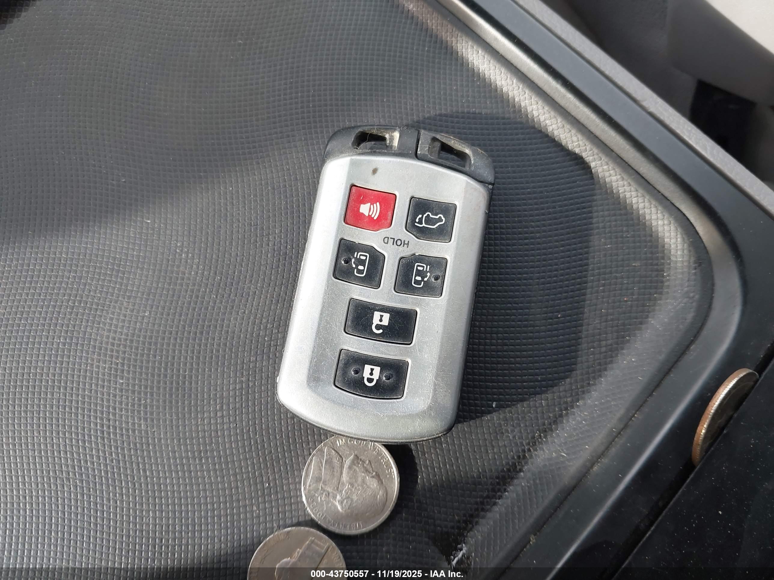 TOYOTA SIENNA image 11