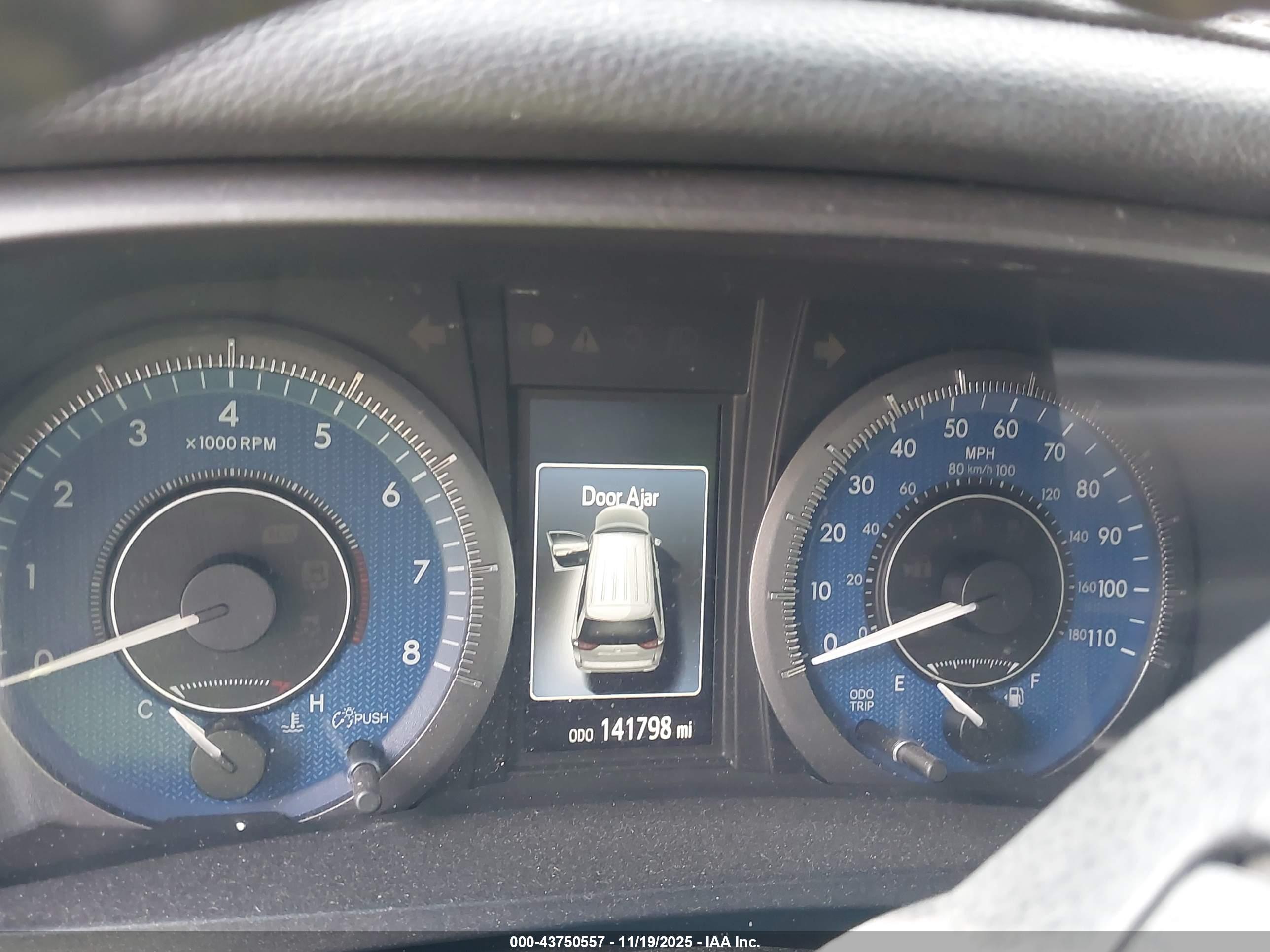 TOYOTA SIENNA image 7