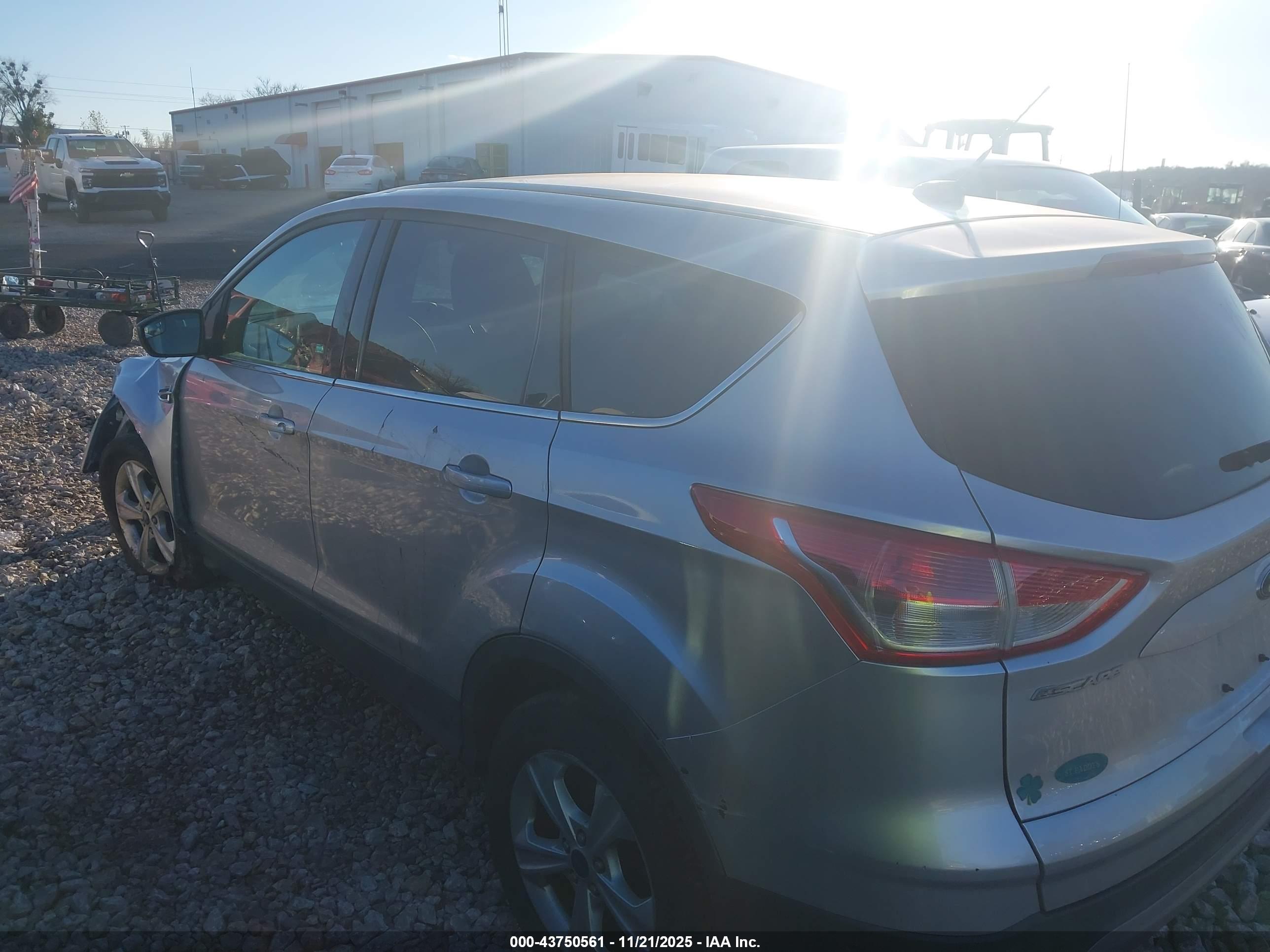 FORD ESCAPE image 3