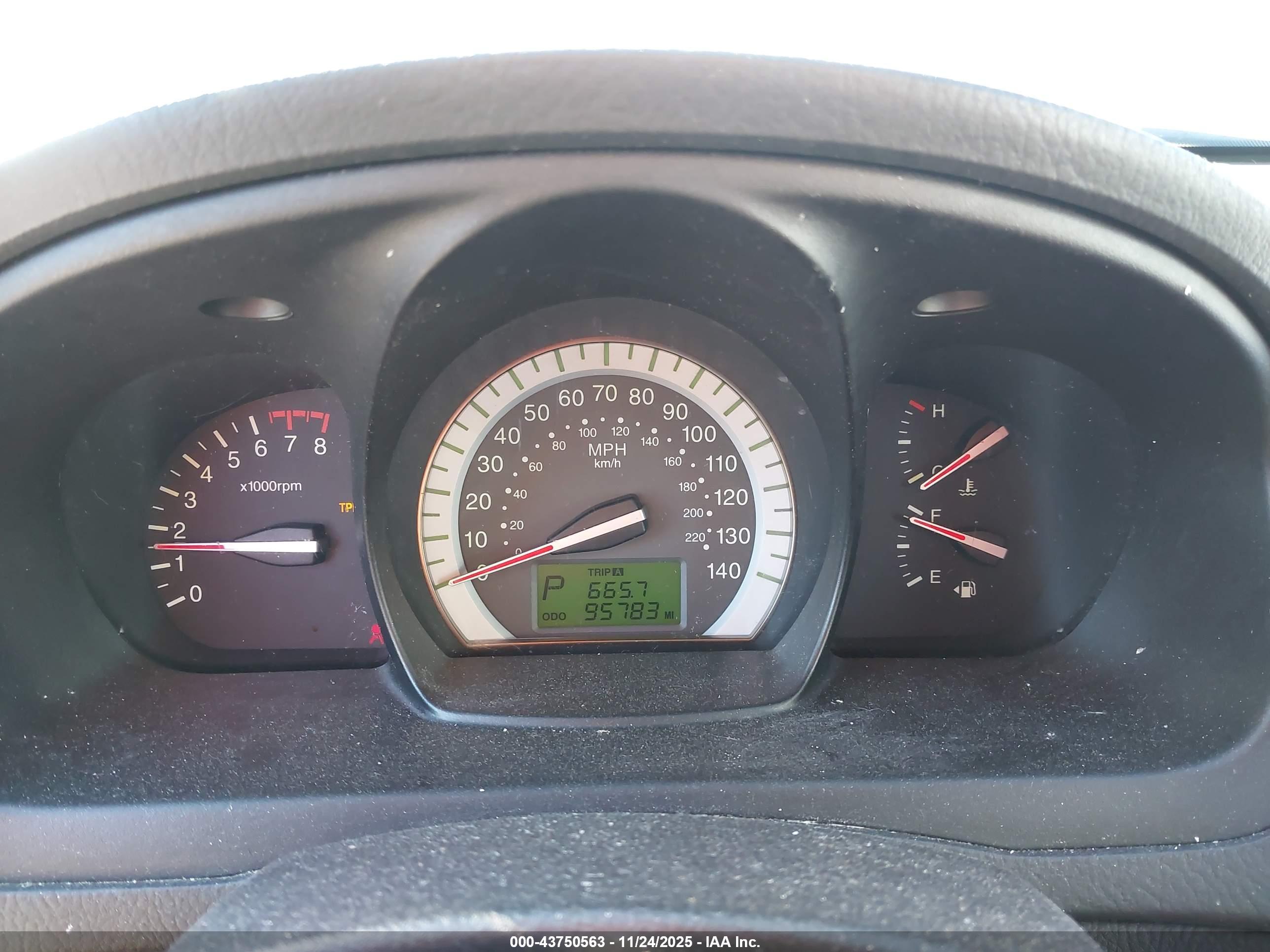 KIA SPECTRA image 7