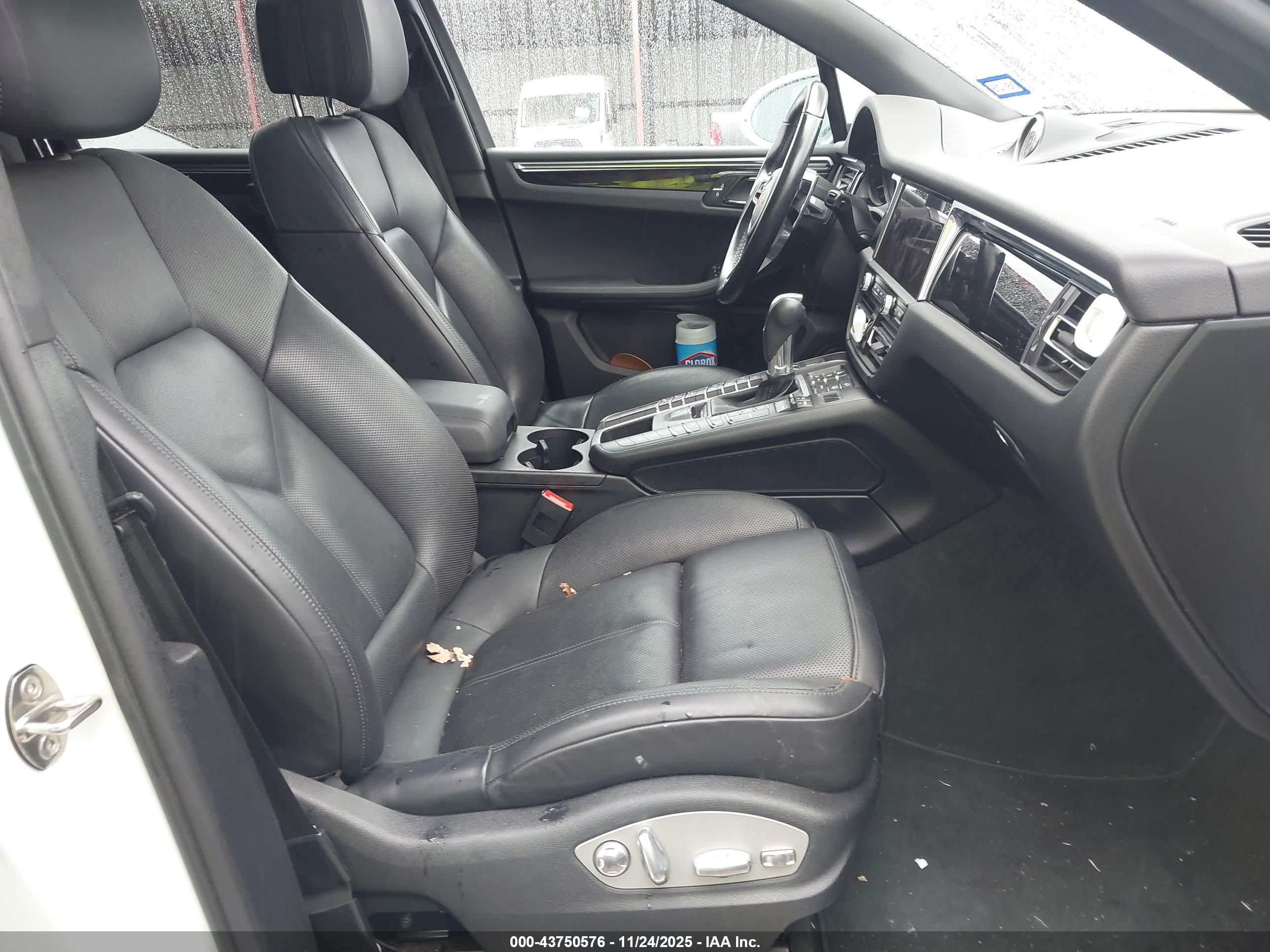 PORSCHE MACAN image 5