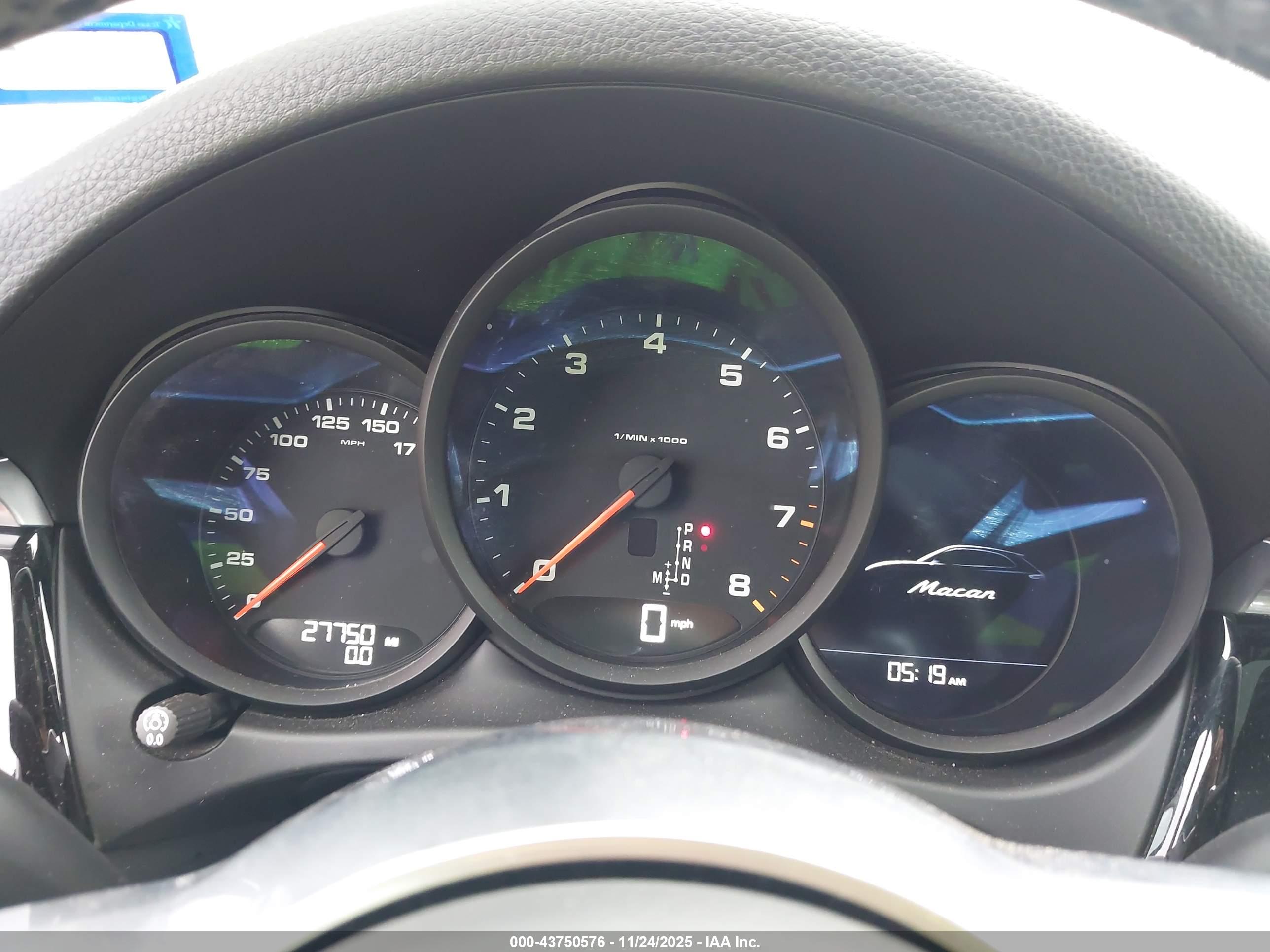 PORSCHE MACAN image 7