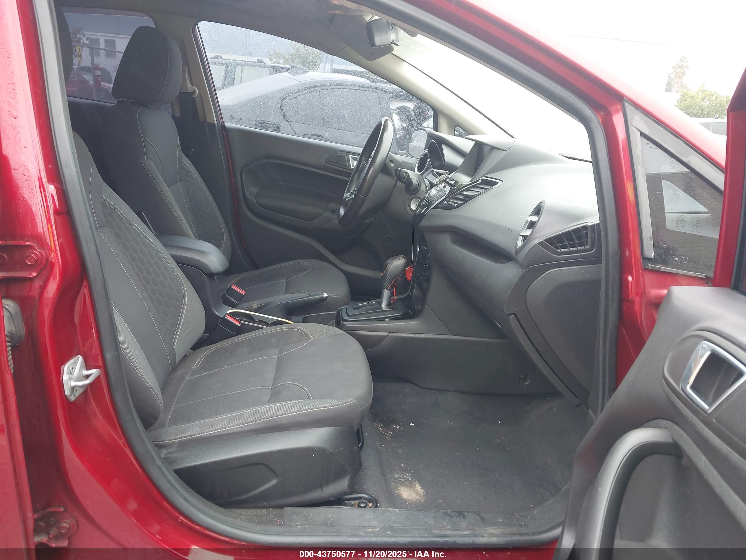 FORD FIESTA image 5