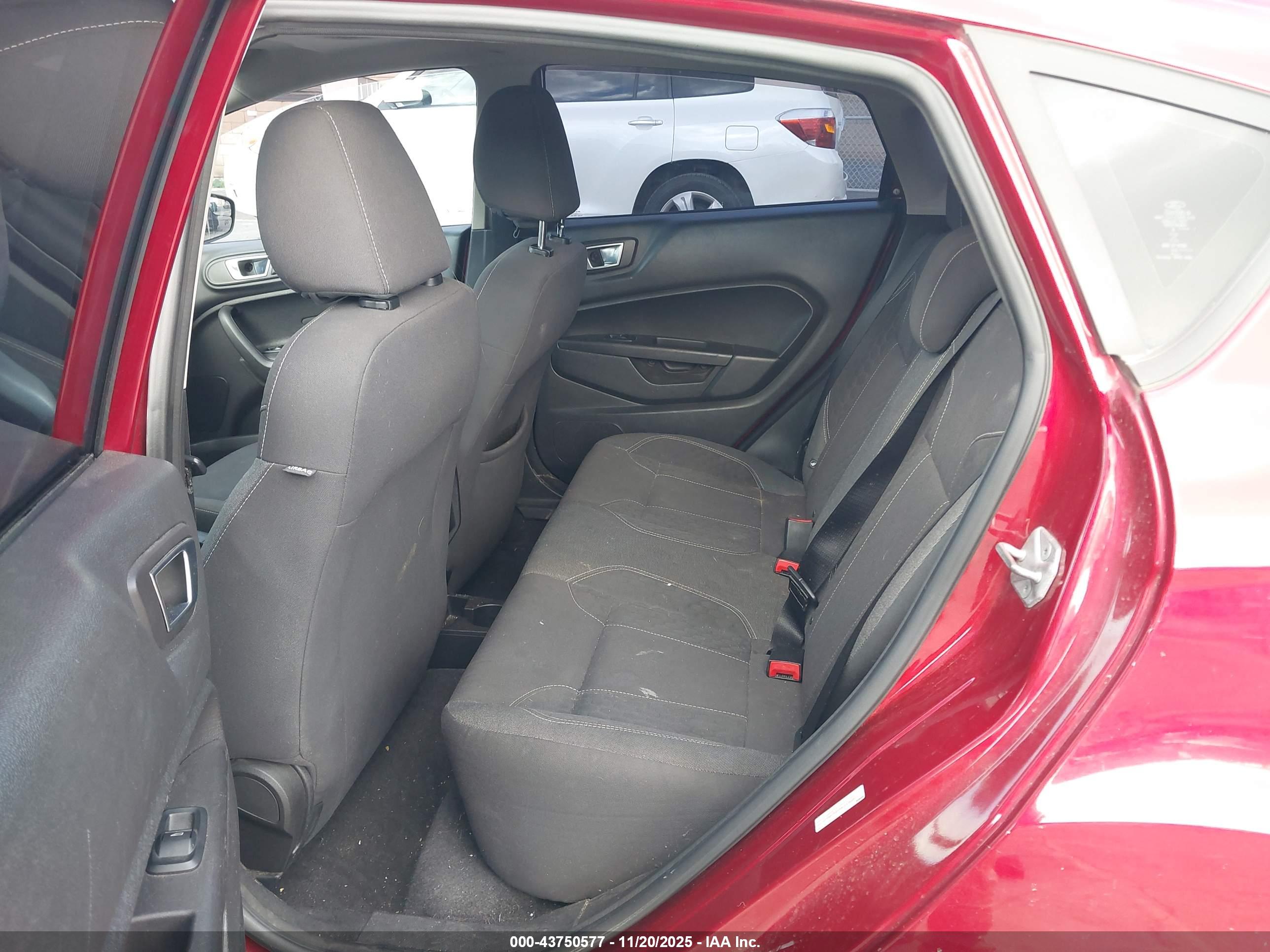 FORD FIESTA image 8