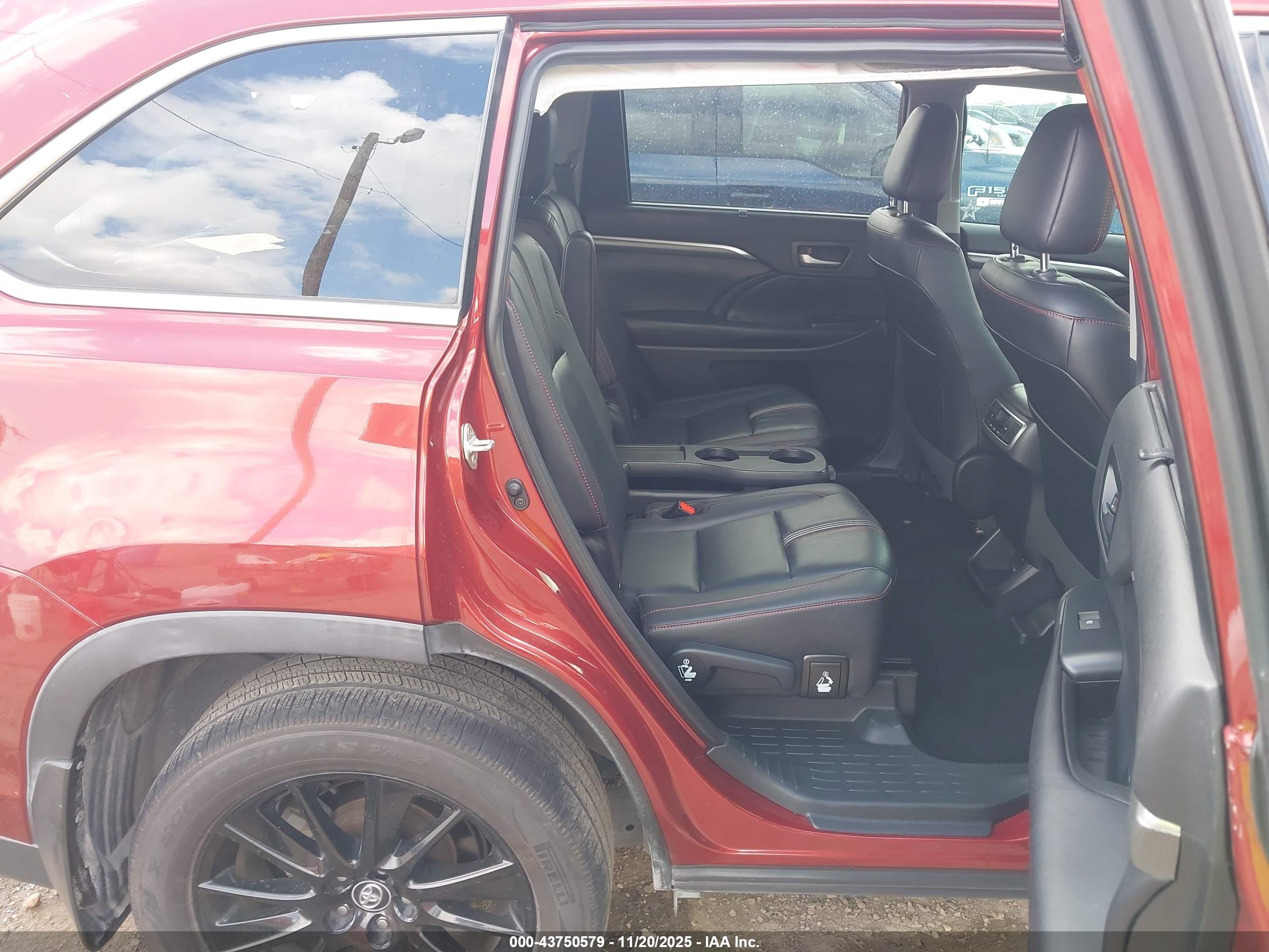 TOYOTA HIGHLANDER image 8