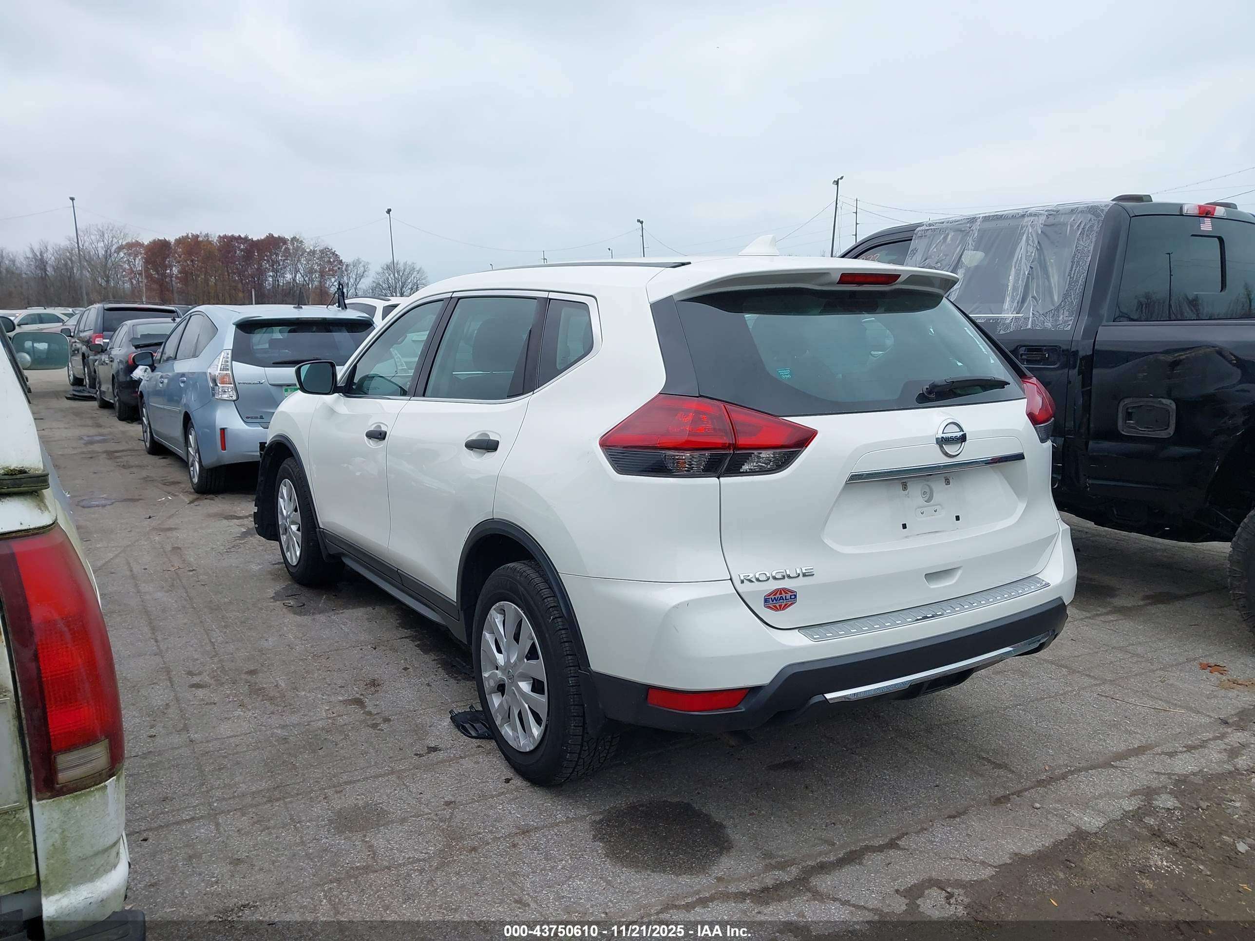 NISSAN ROGUE image 3