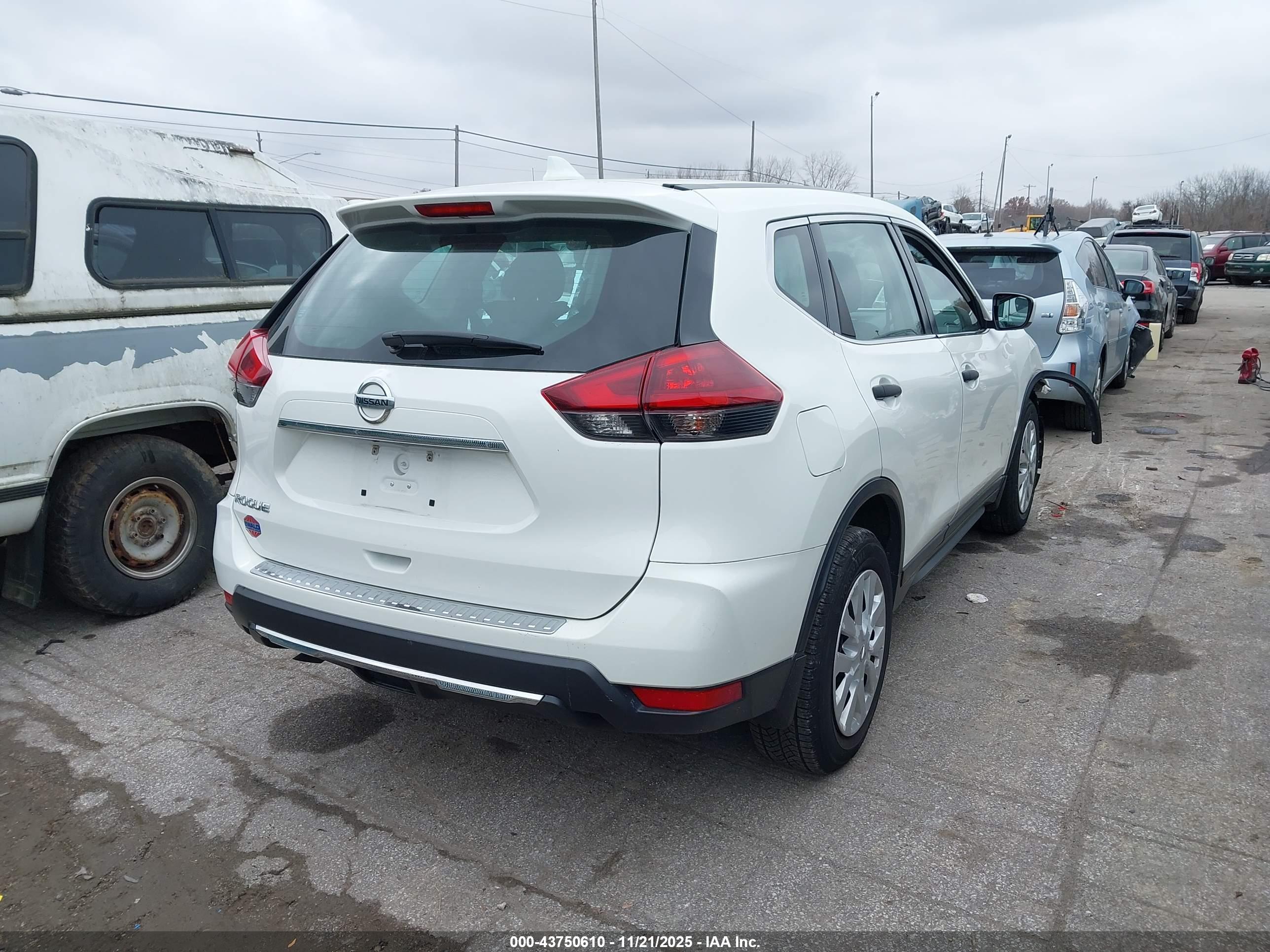 NISSAN ROGUE image 4