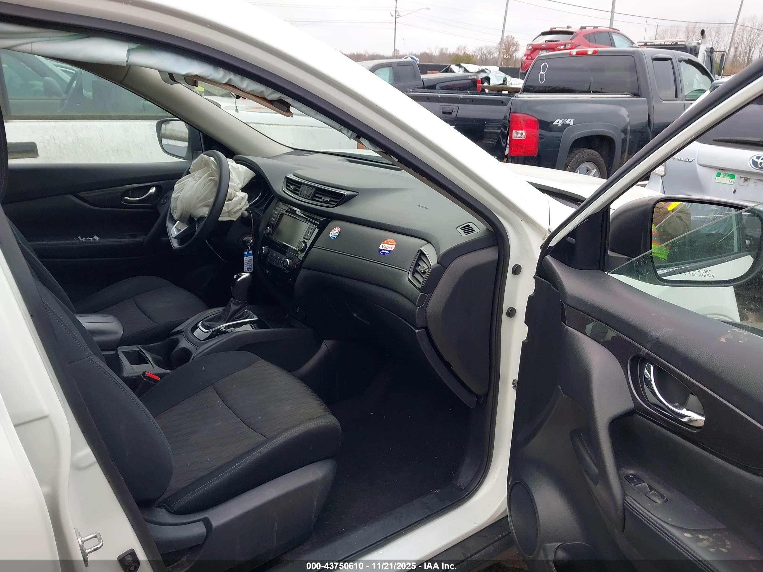 NISSAN ROGUE image 5