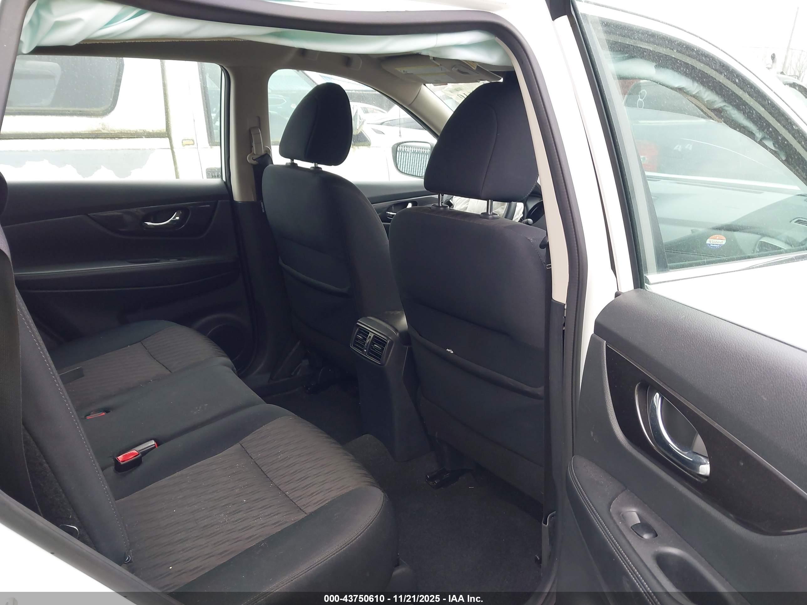 NISSAN ROGUE image 8