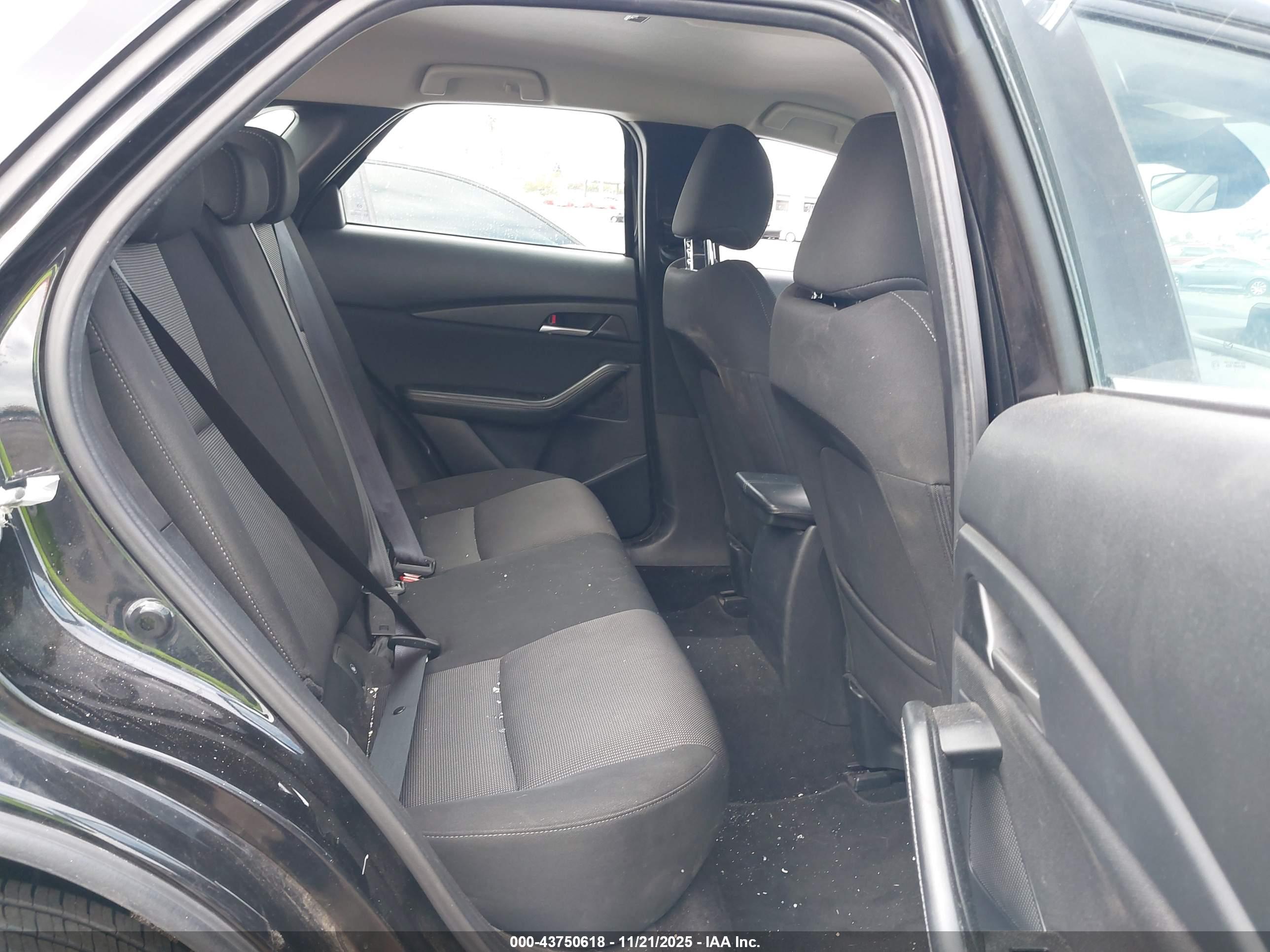 MAZDA CX-30 image 8