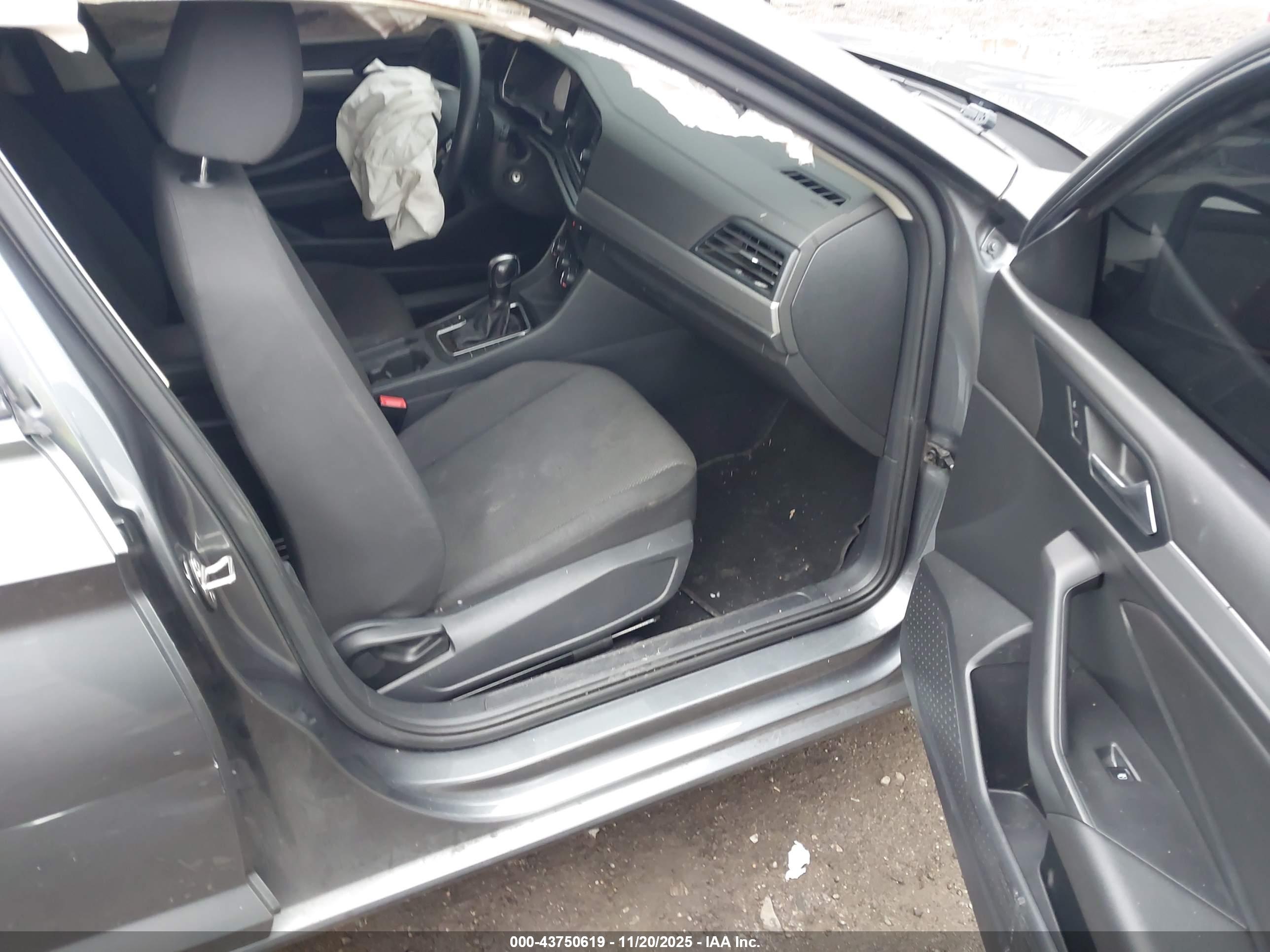 VOLKSWAGEN JETTA image 5