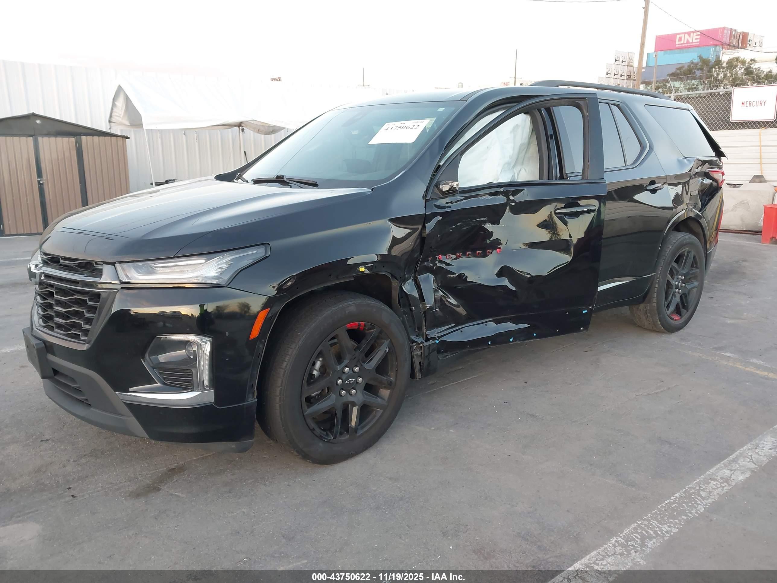 CHEVROLET TRAVERSE image 2