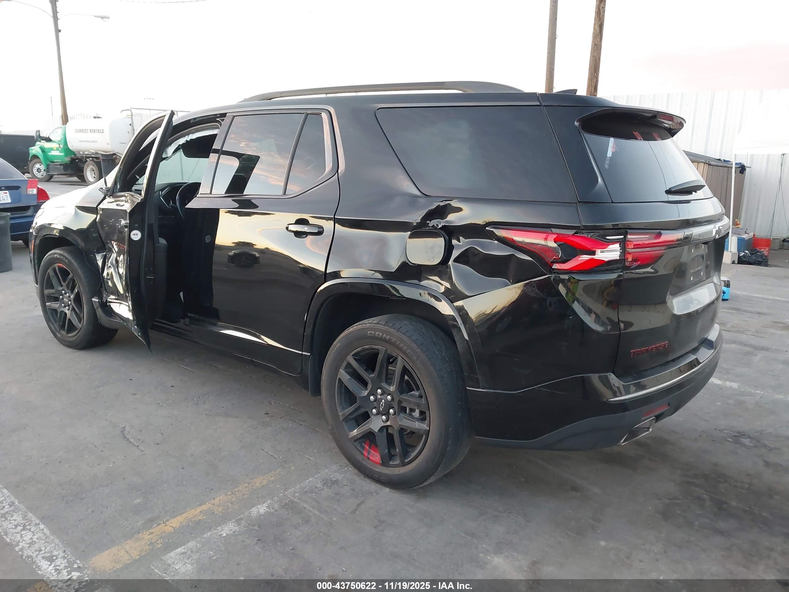 CHEVROLET TRAVERSE image 3