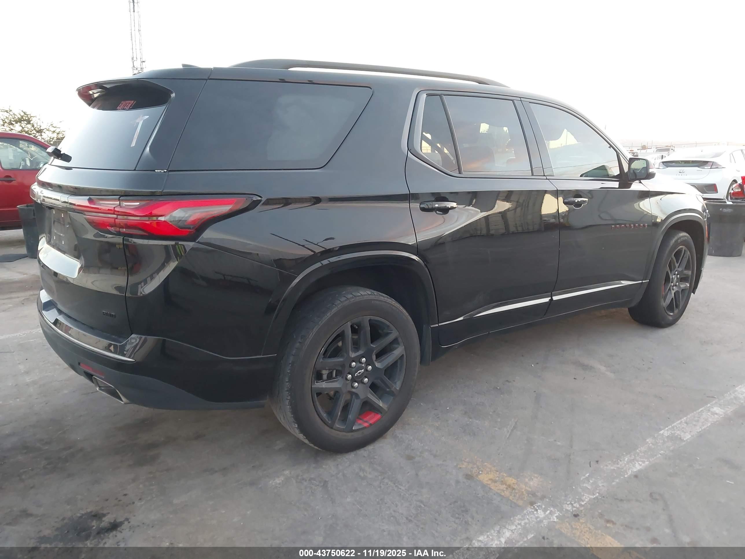 CHEVROLET TRAVERSE image 4