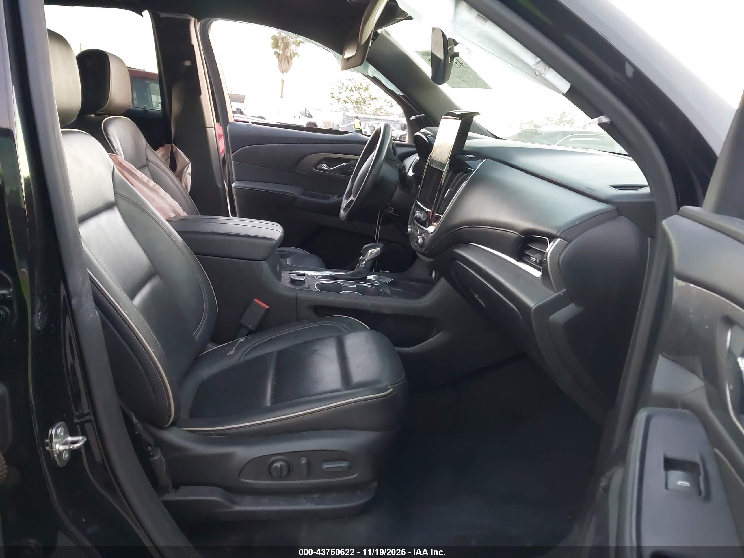 CHEVROLET TRAVERSE image 5