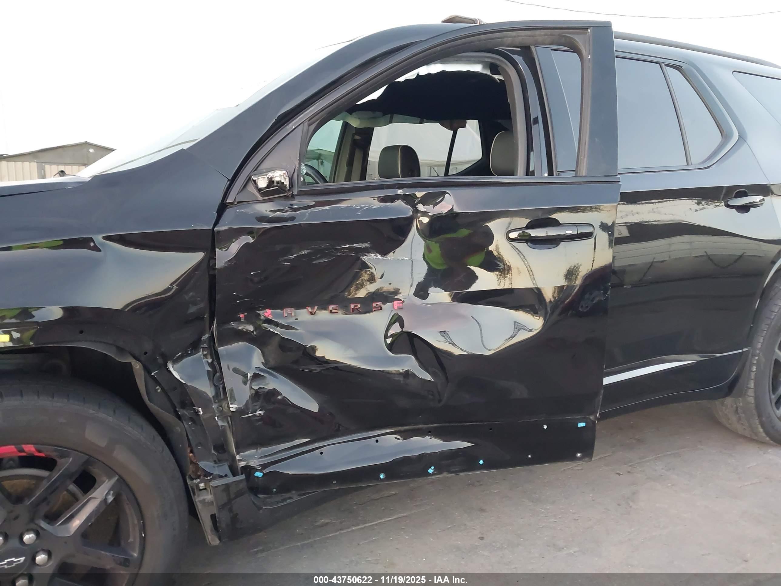 CHEVROLET TRAVERSE image 6