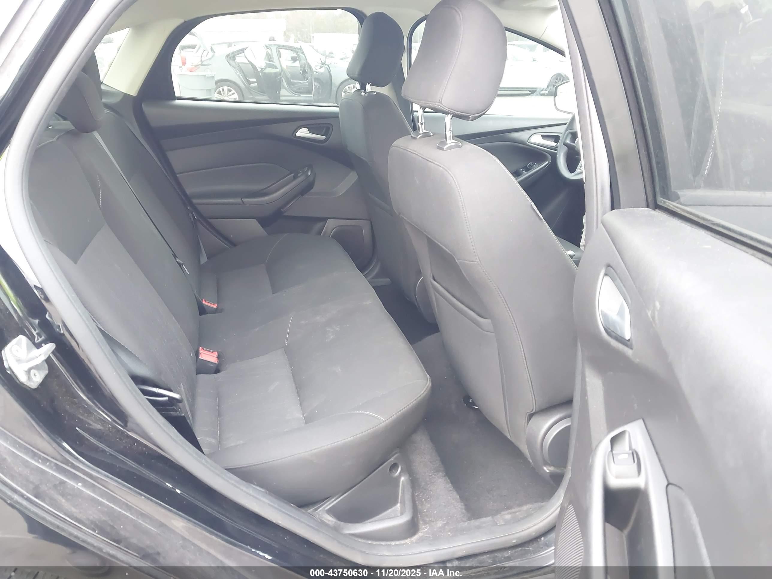 FORD FOCUS image 8