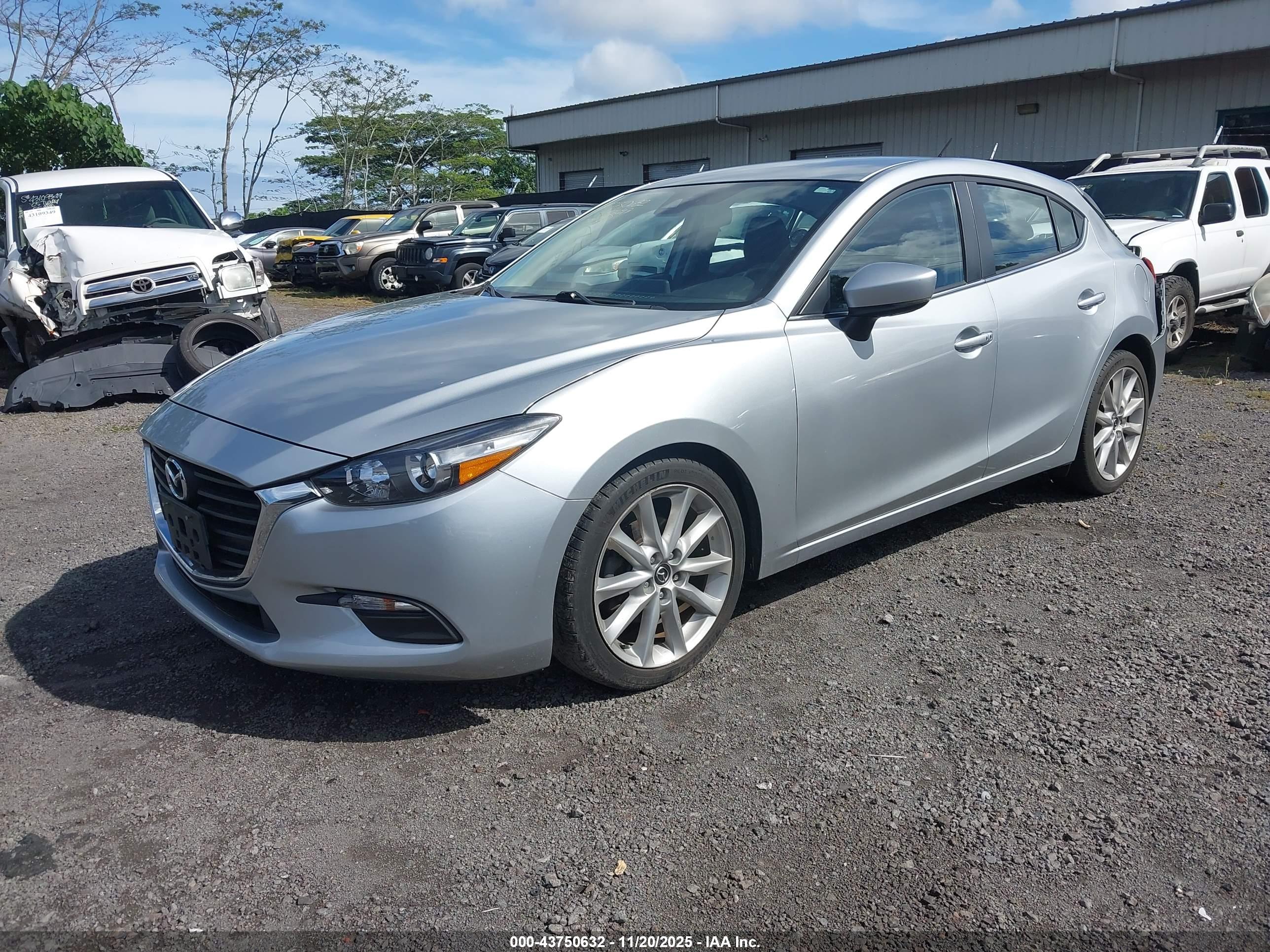 MAZDA MAZDA3 image 2