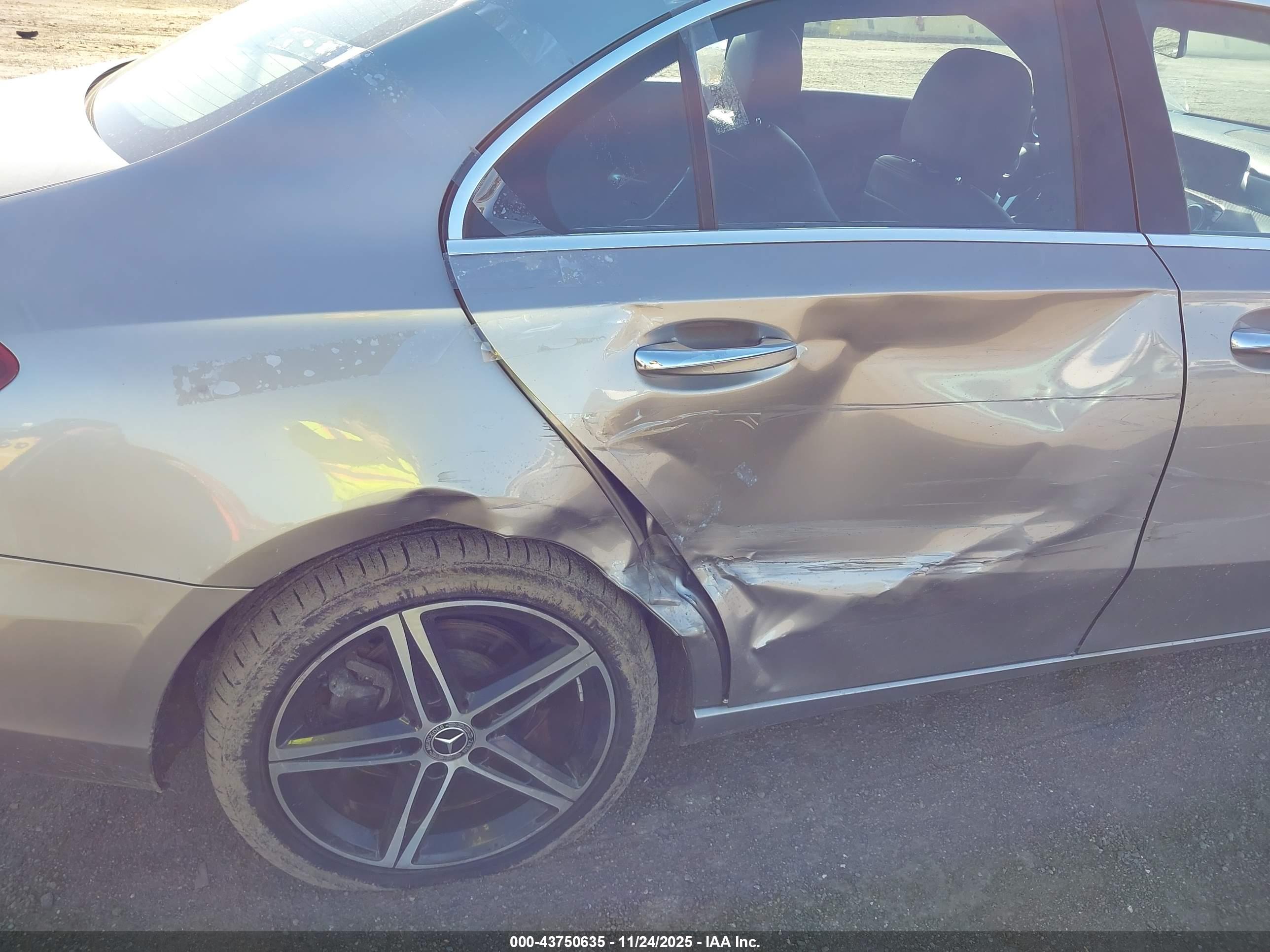MERCEDES-BENZ A image 6