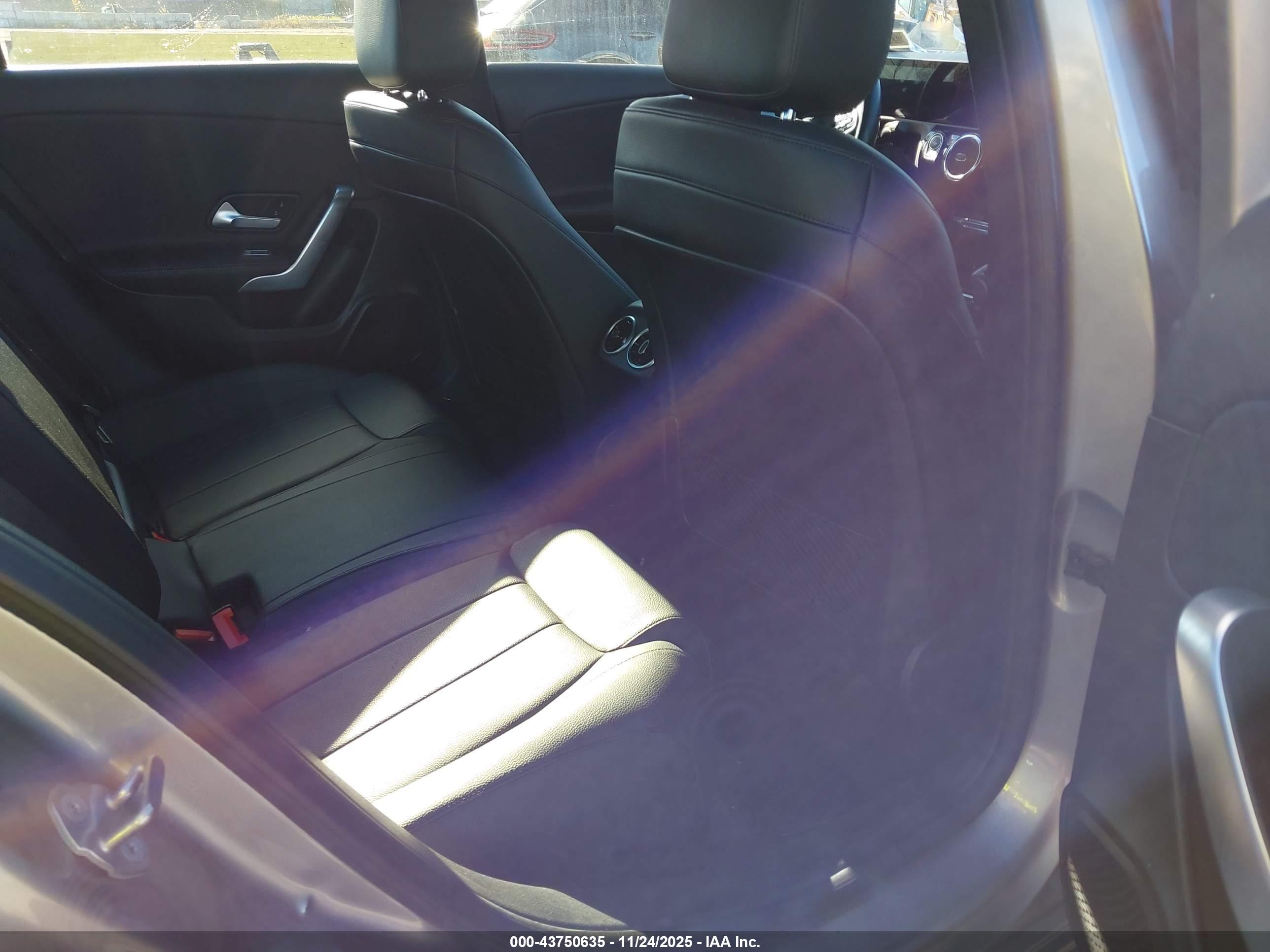 MERCEDES-BENZ A image 8