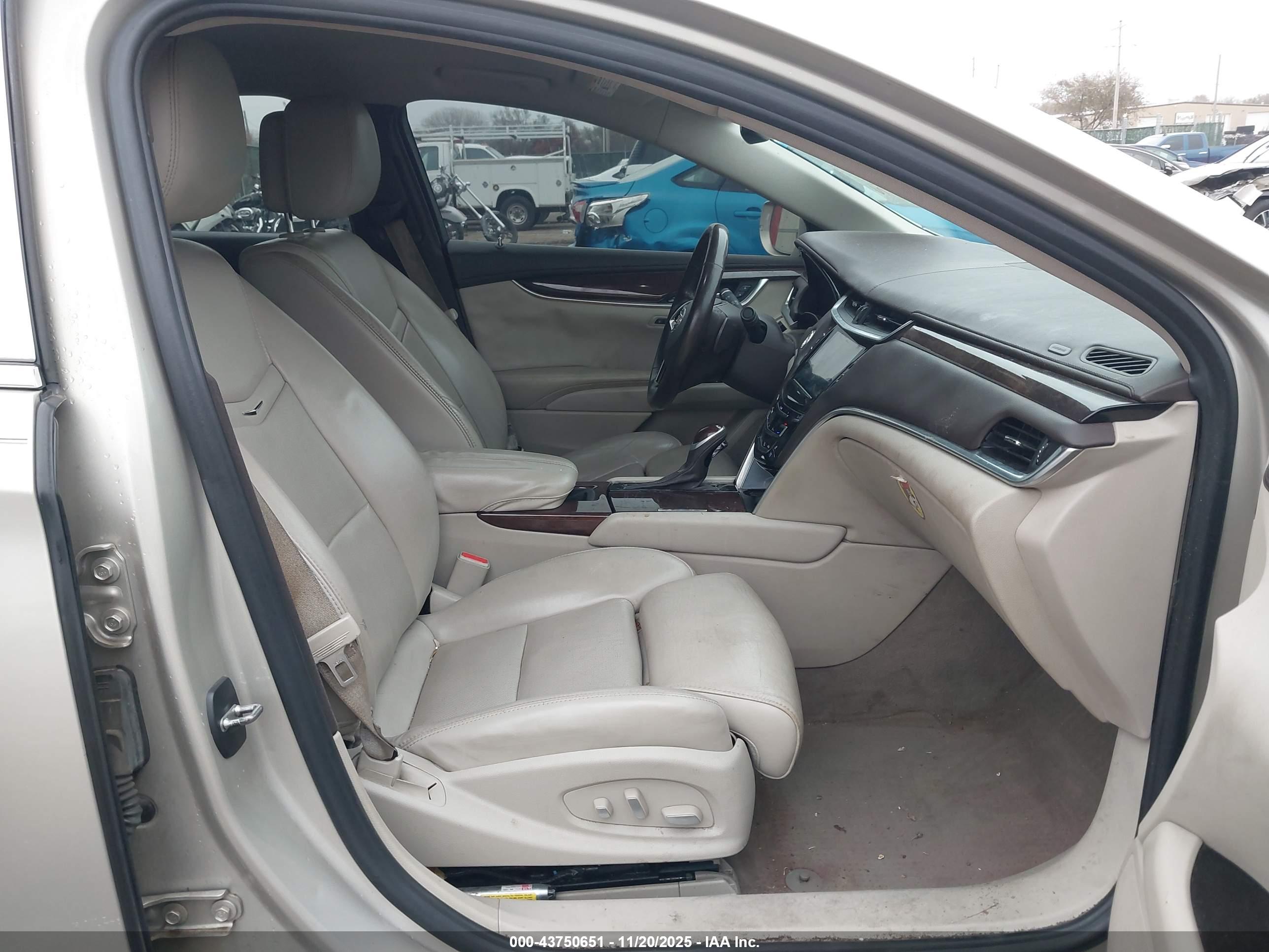 CADILLAC XTS image 5