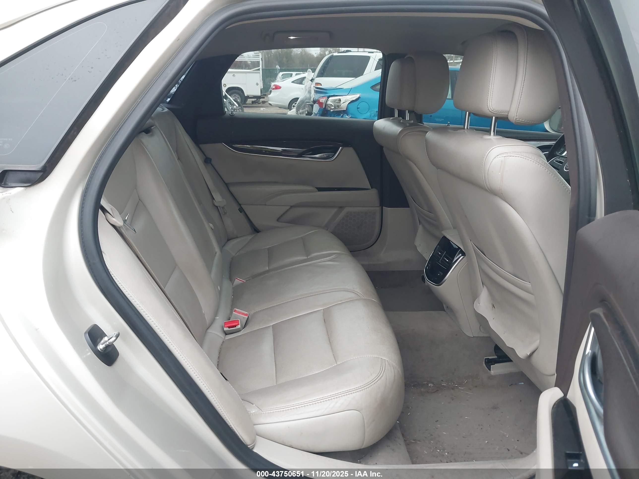 CADILLAC XTS image 8