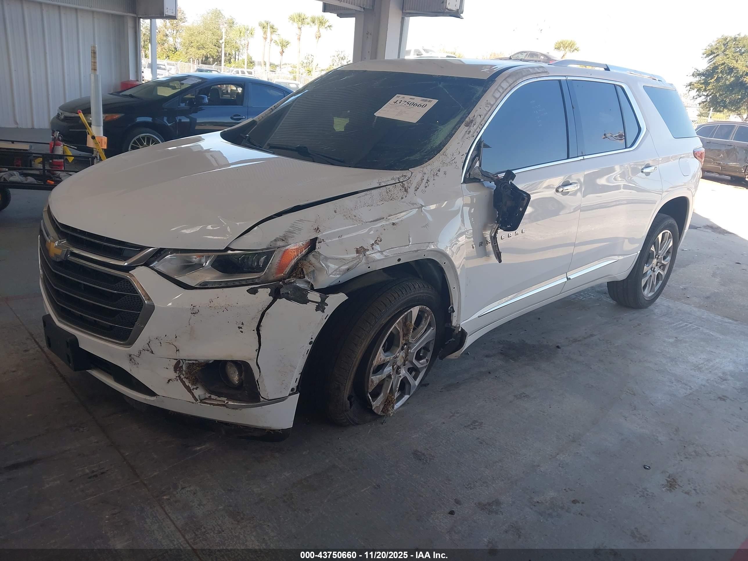 CHEVROLET TRAVERSE image 2