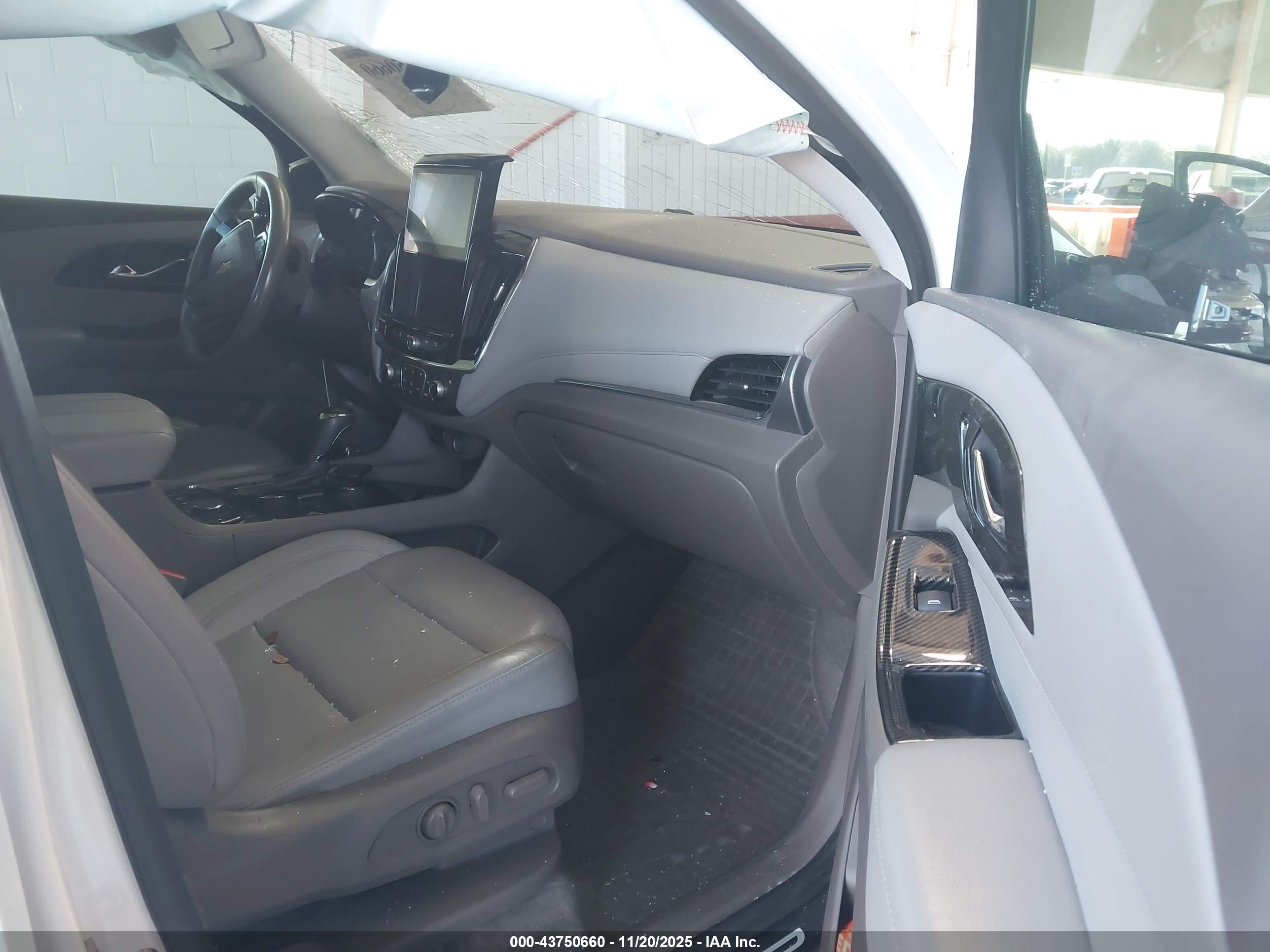 CHEVROLET TRAVERSE image 5