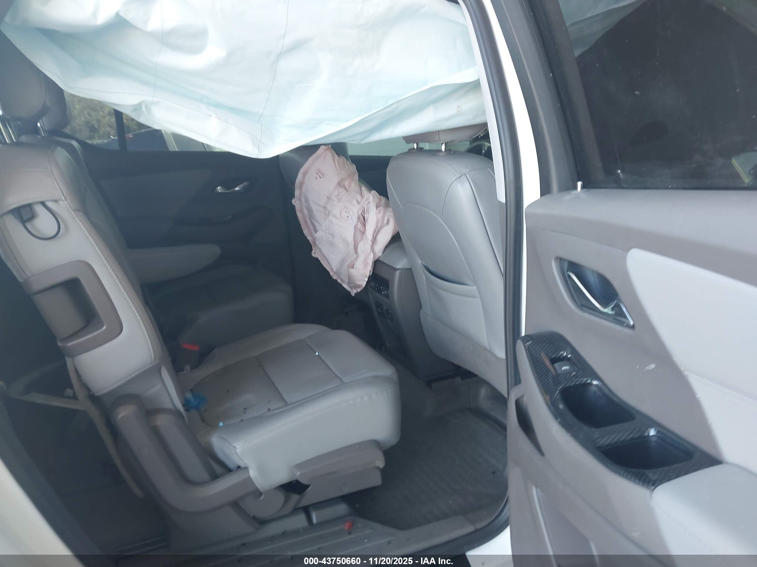 CHEVROLET TRAVERSE image 8