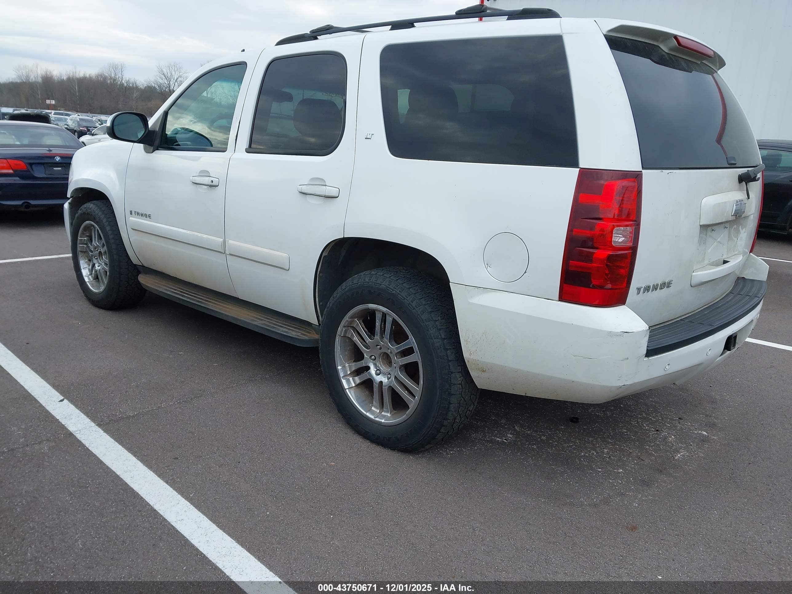 CHEVROLET TAHOE image 3