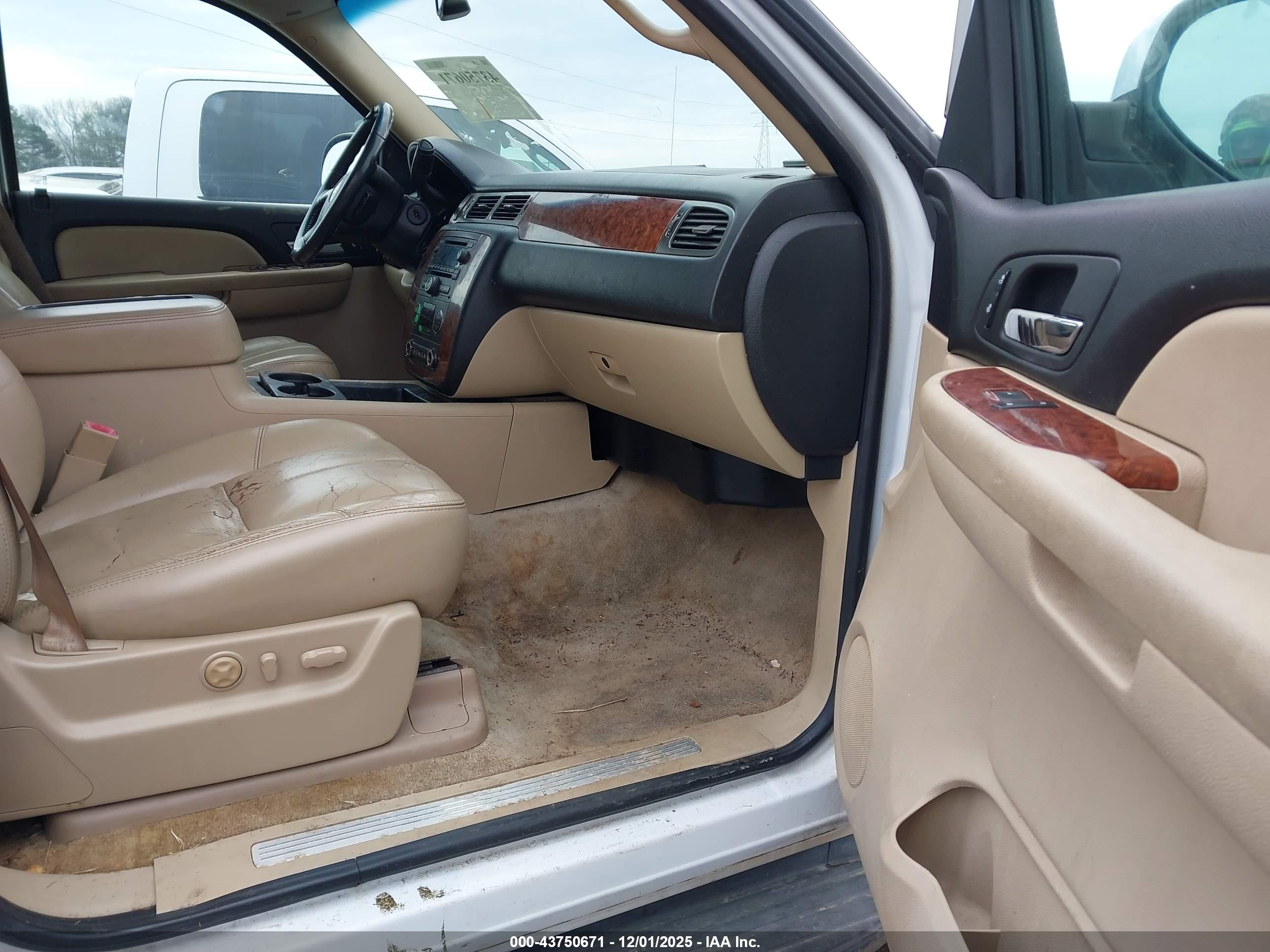 CHEVROLET TAHOE image 5