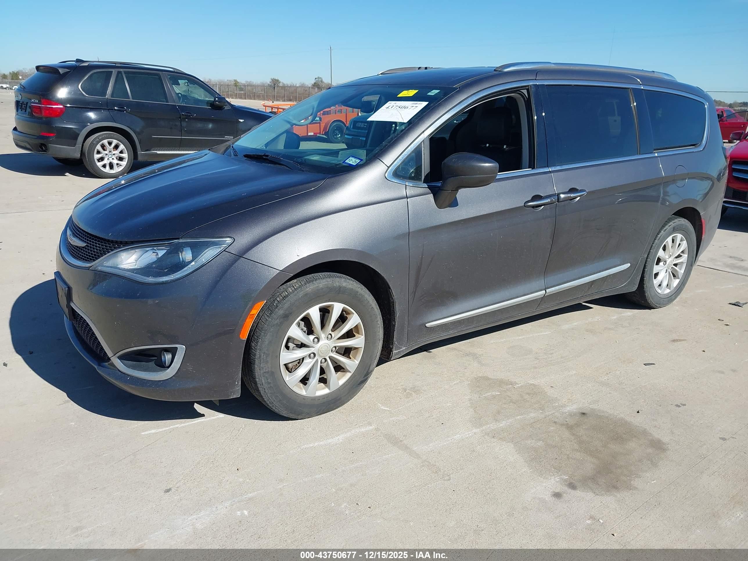 CHRYSLER PACIFICA image 2