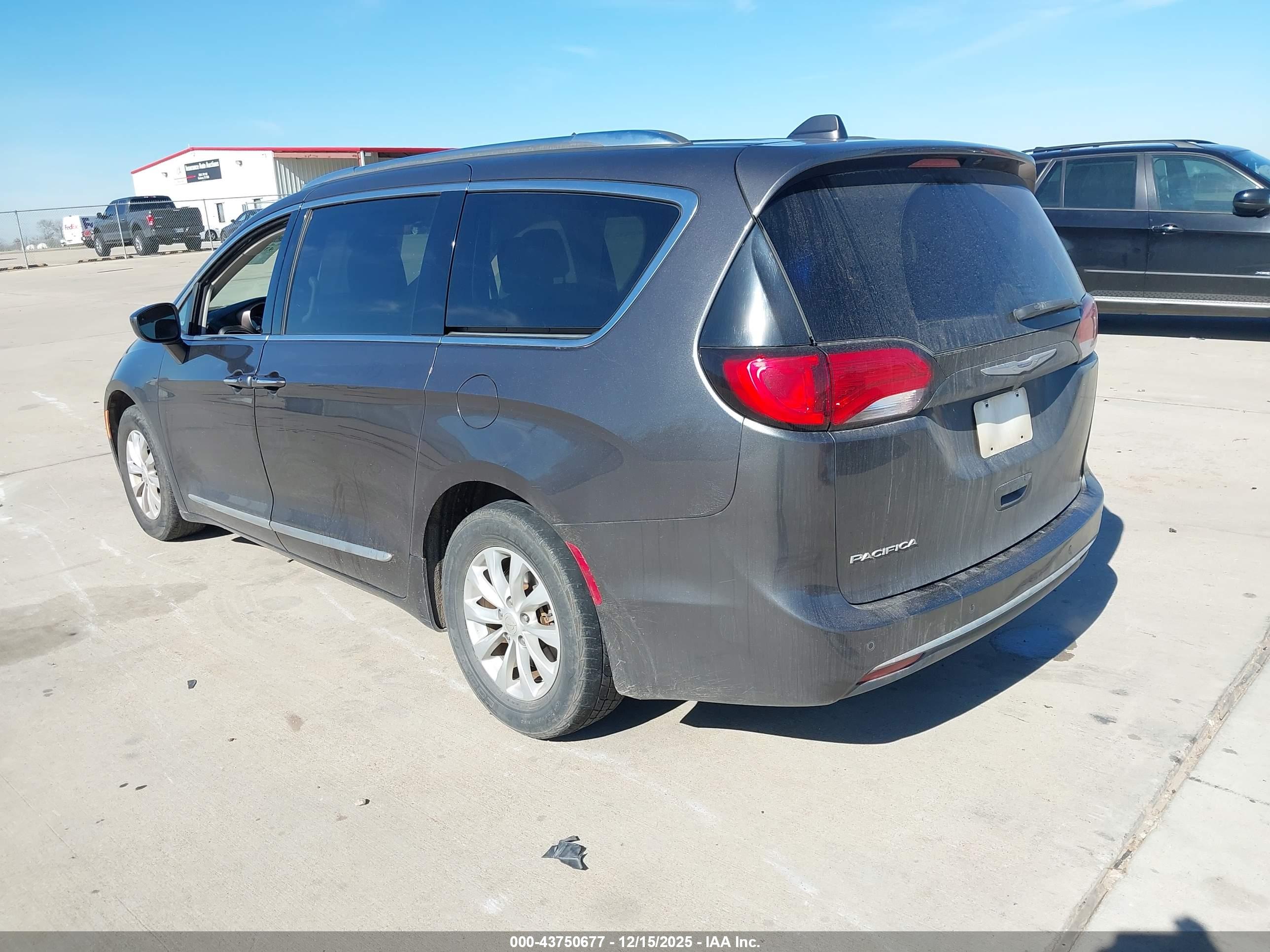 CHRYSLER PACIFICA image 3