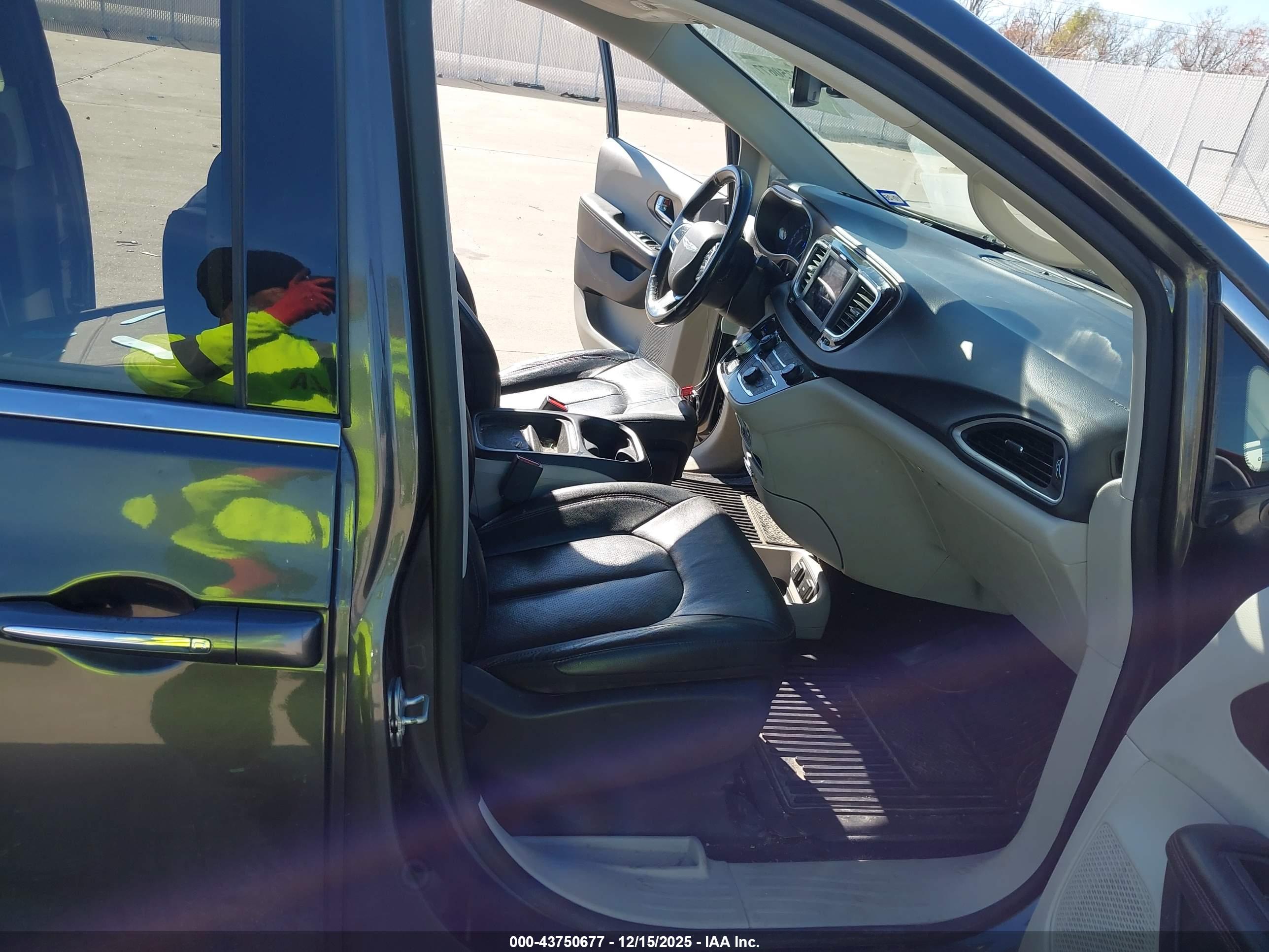 CHRYSLER PACIFICA image 5