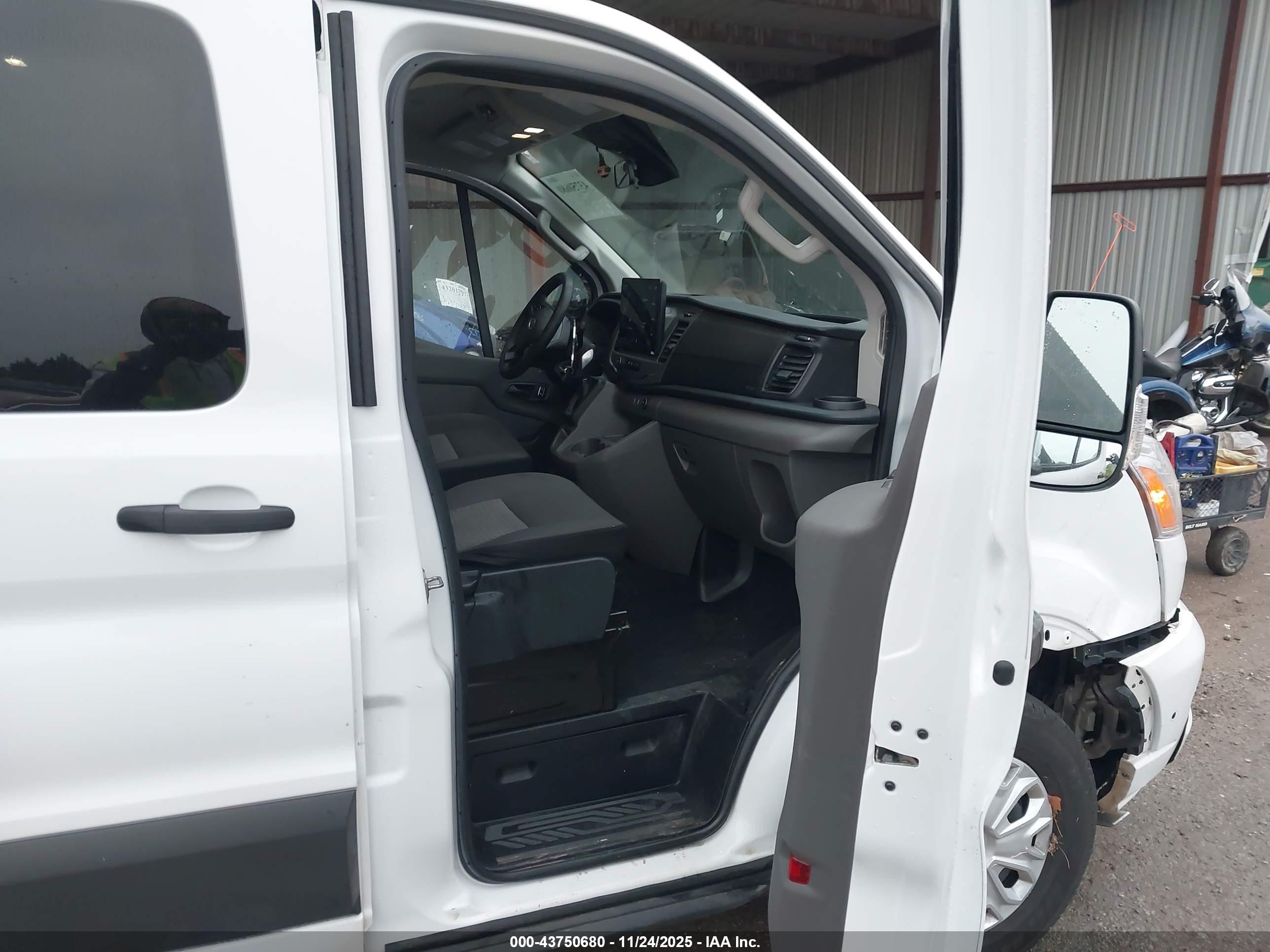FORD TRANSIT-350 image 5