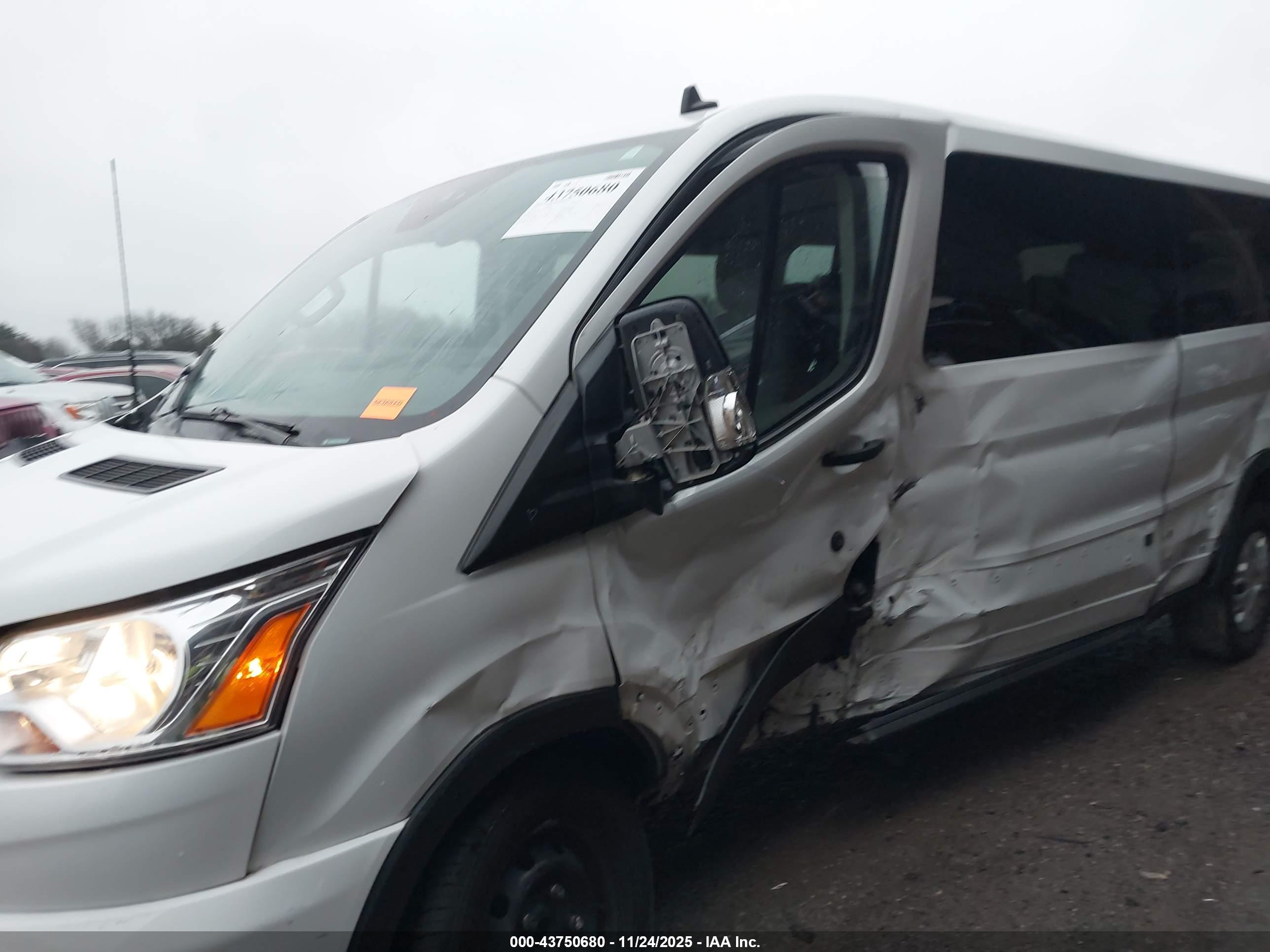FORD TRANSIT-350 image 6