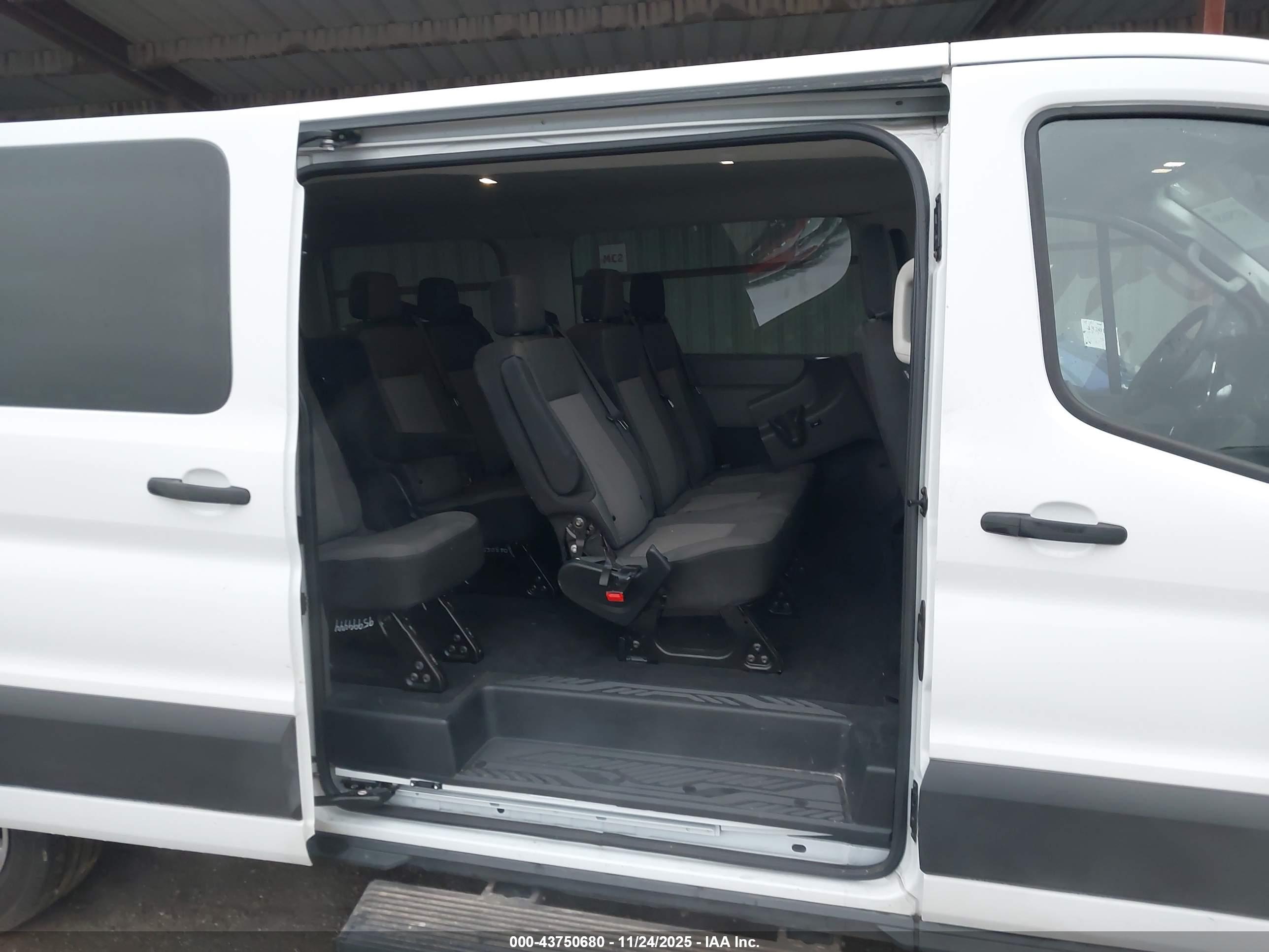FORD TRANSIT-350 image 8