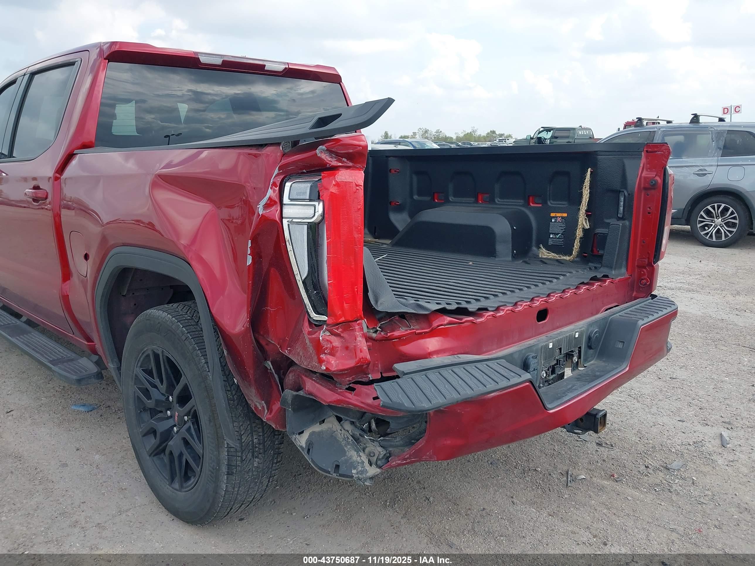 GMC SIERRA image 6