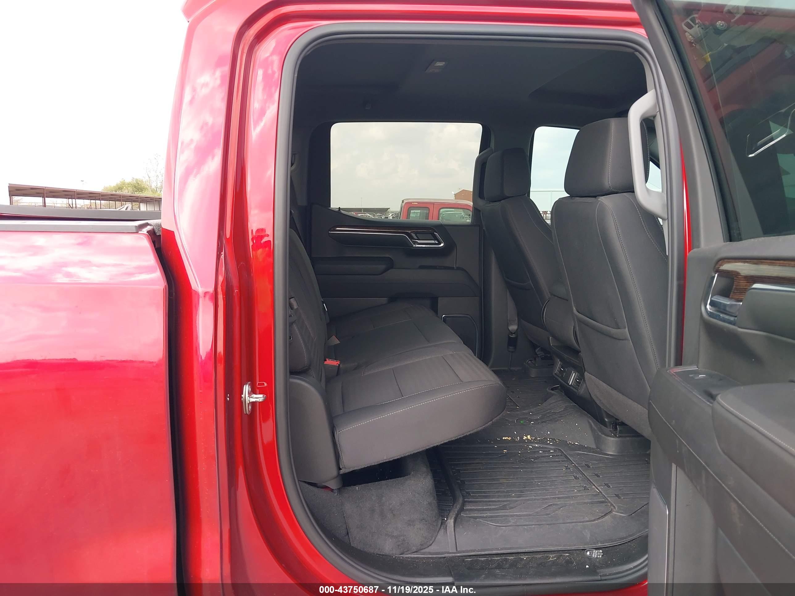 GMC SIERRA image 8