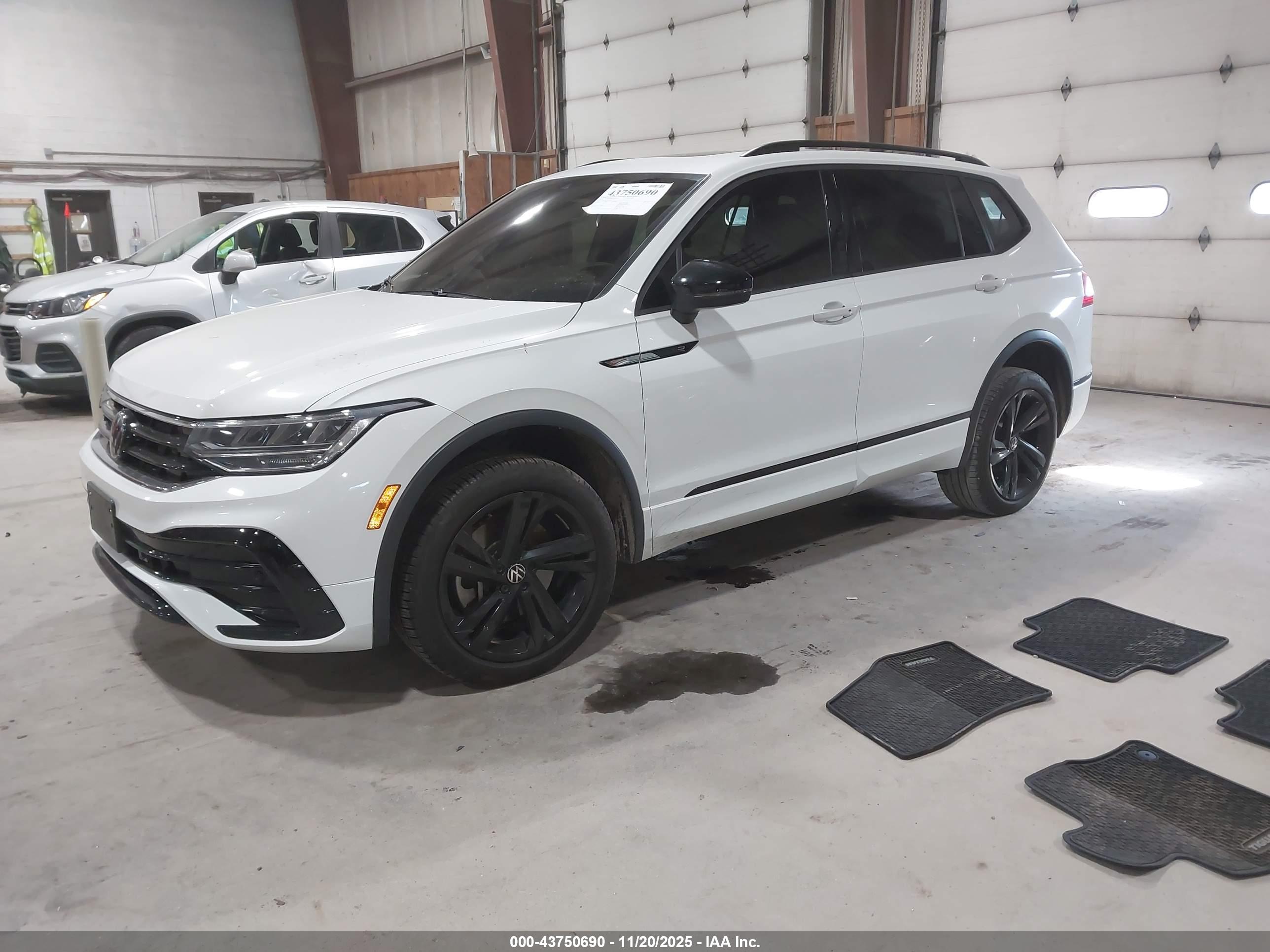 VOLKSWAGEN TIGUAN image 2