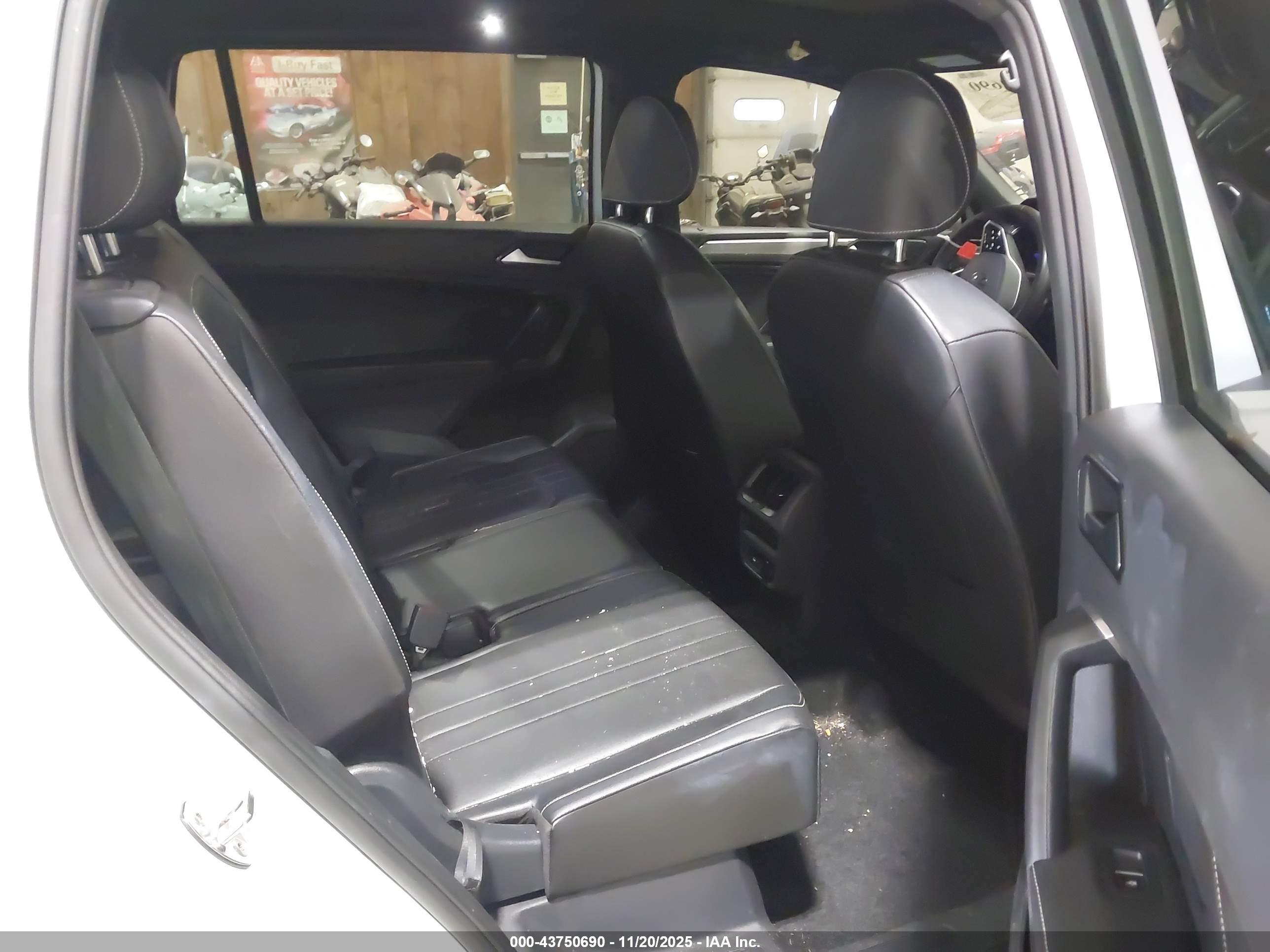 VOLKSWAGEN TIGUAN image 8