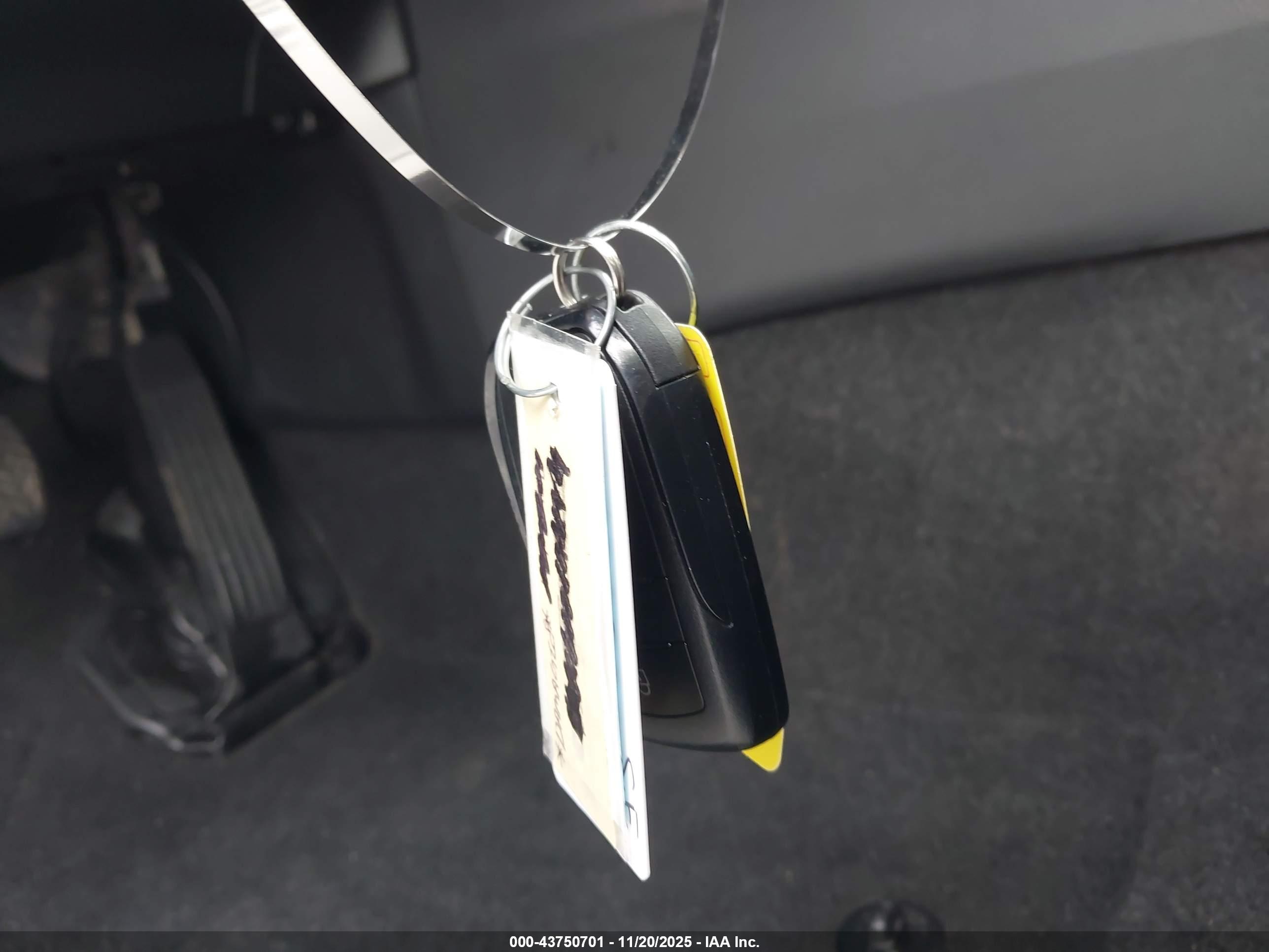 TOYOTA PRIUS image 11